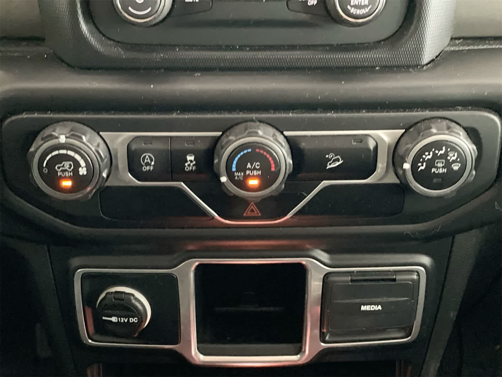 Thumbnail: 2018 Jeep Wrangler - 21