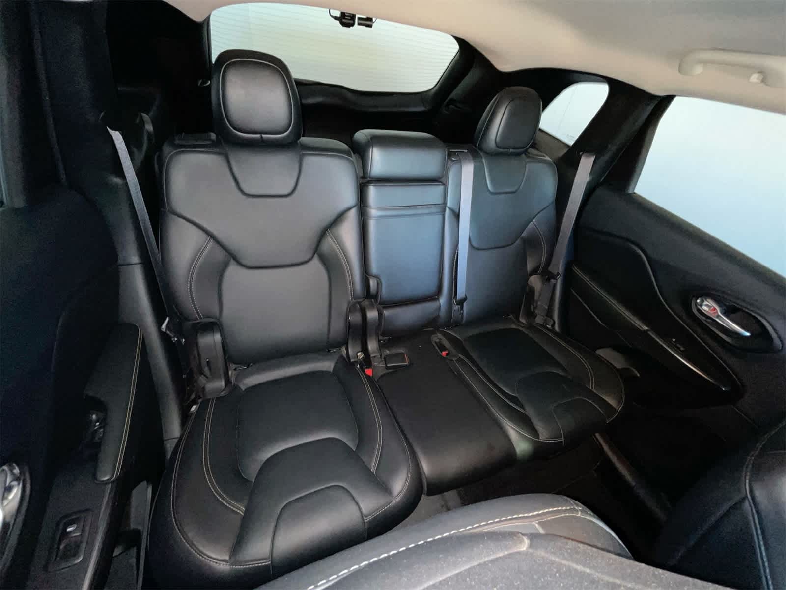 Thumbnail: 2016 Jeep Cherokee - 15