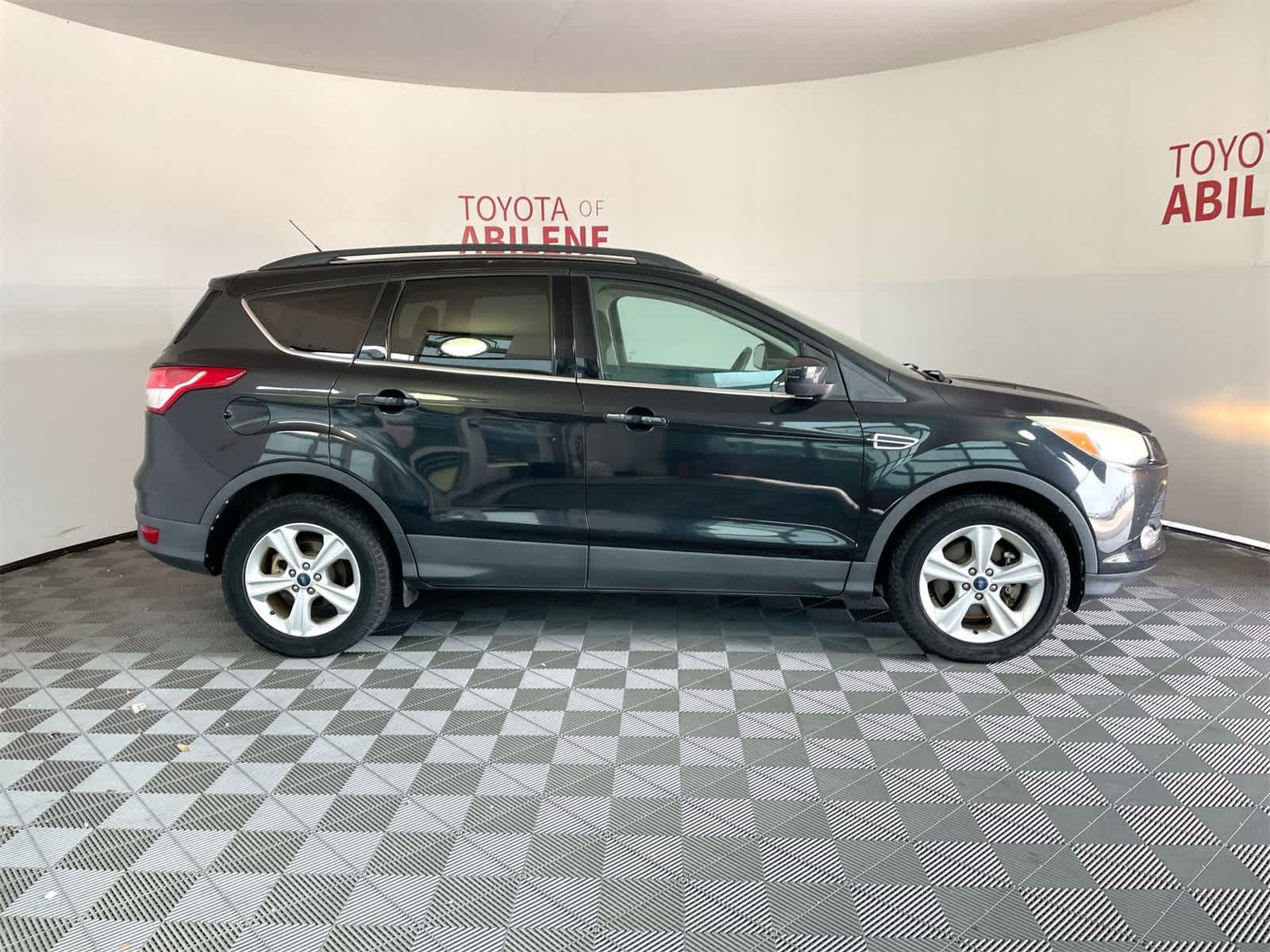 Thumbnail: 2015 Ford Escape - 8