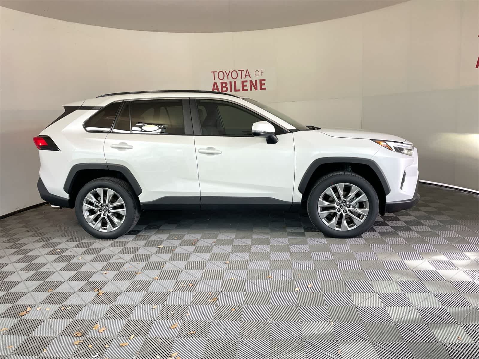 Thumbnail: 2025 Toyota RAV4 - 8