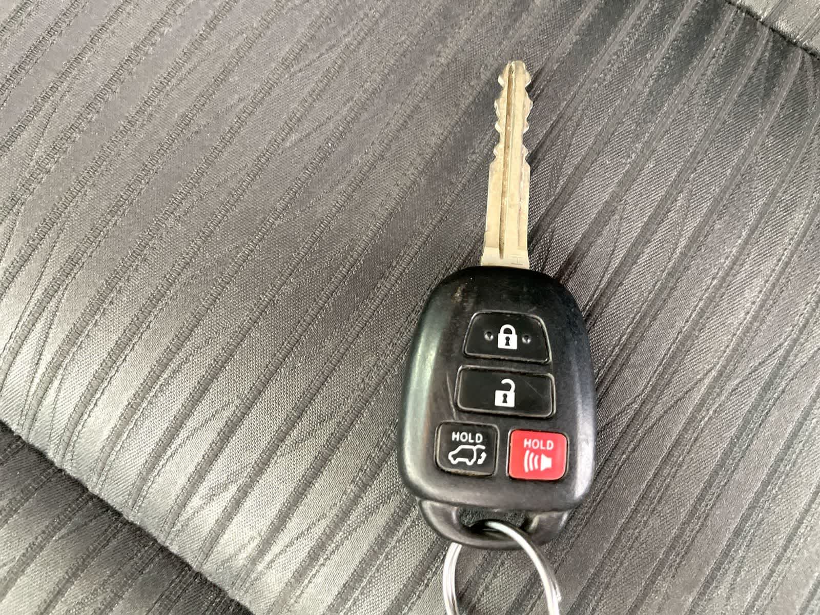 Thumbnail: 2016 Toyota Highlander - 27