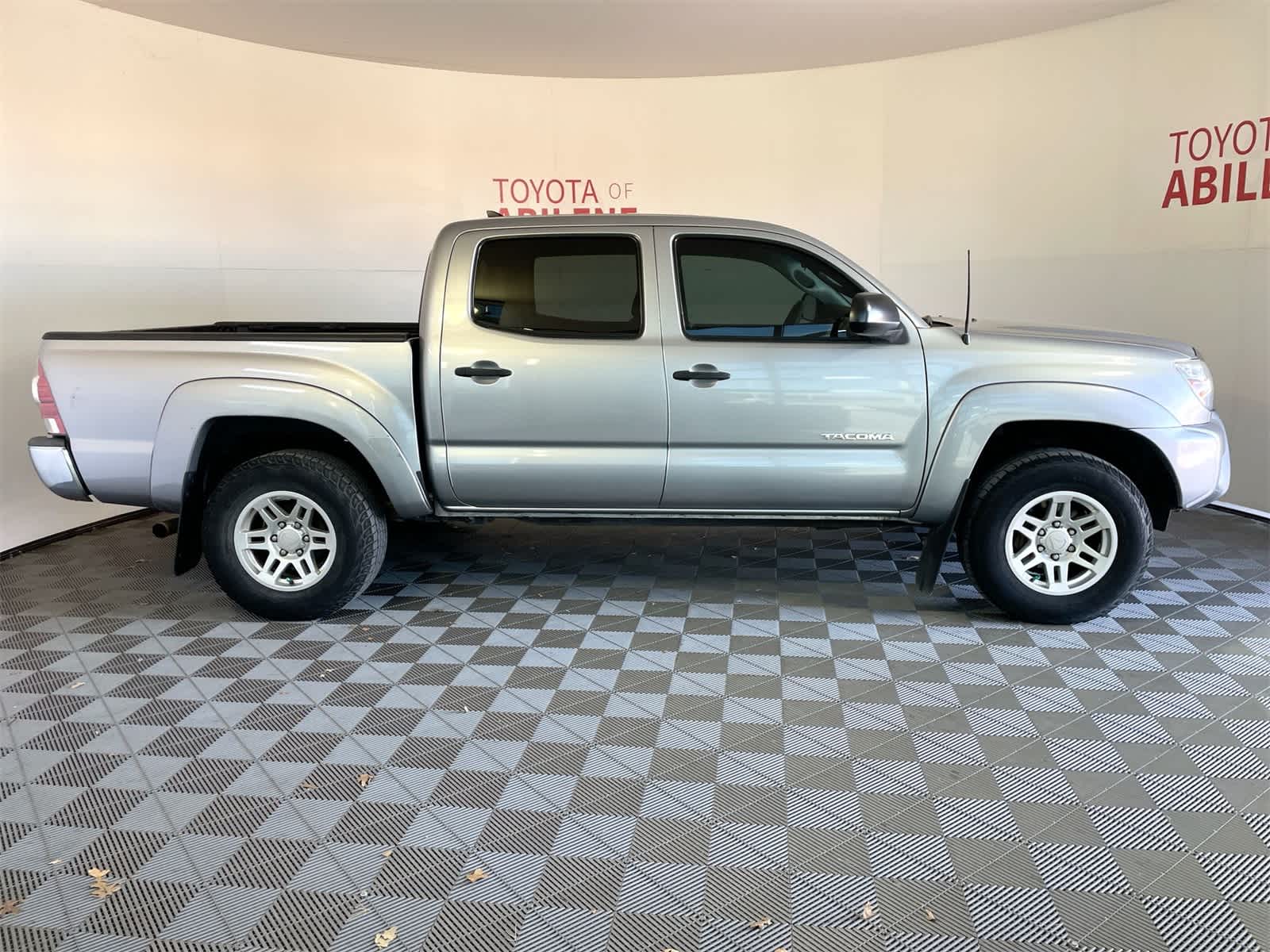 Thumbnail: 2015 Toyota Tacoma - 6