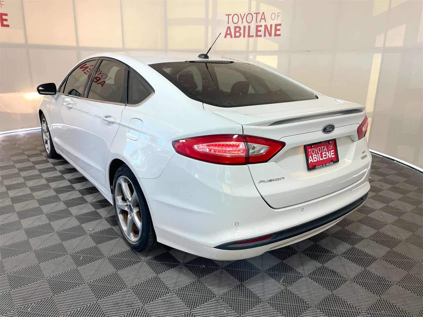 Thumbnail: 2015 Ford Fusion - 3