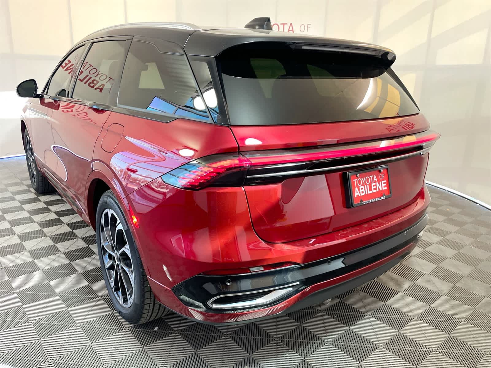 Thumbnail: 2025 Lincoln Nautilus - 3