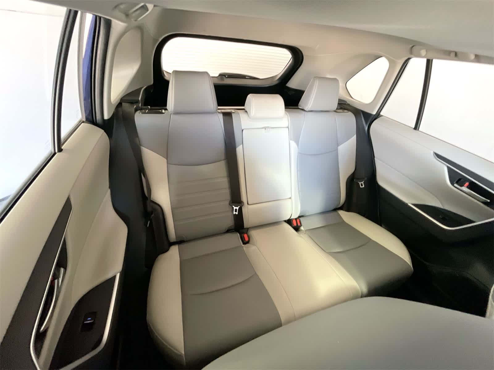 Thumbnail: 2022 Toyota RAV4 - 14