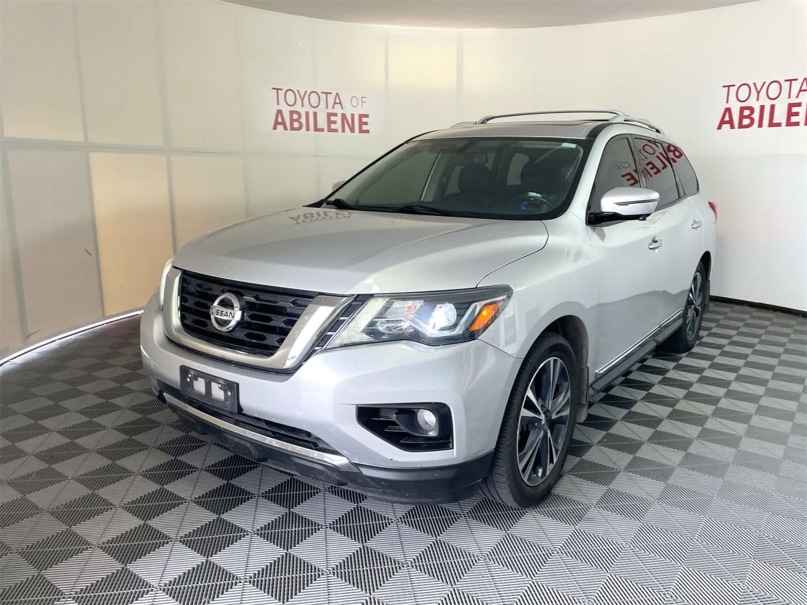 Thumbnail: 2018 Nissan Pathfinder - 1