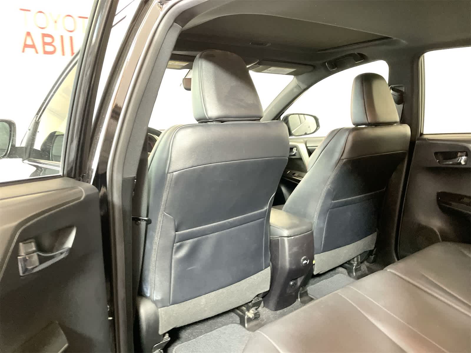 Thumbnail: 2018 Toyota RAV4 - 12