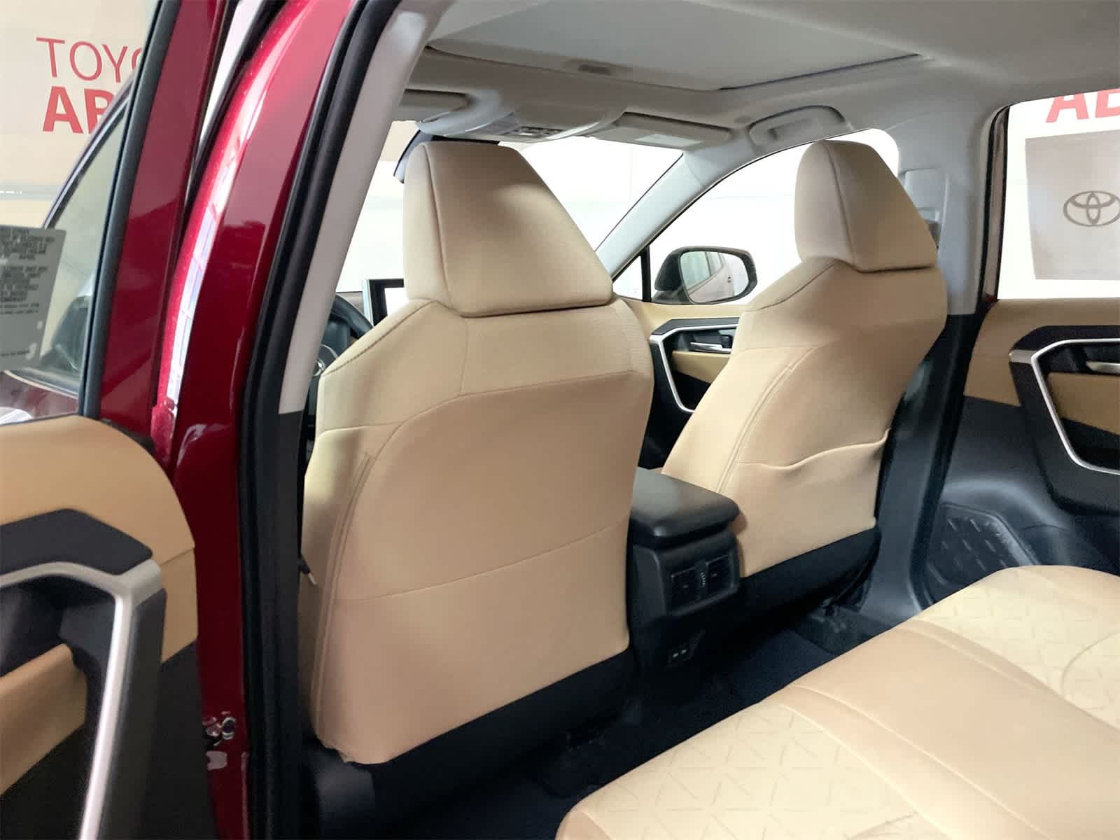 Thumbnail: 2025 Toyota RAV4 - 12