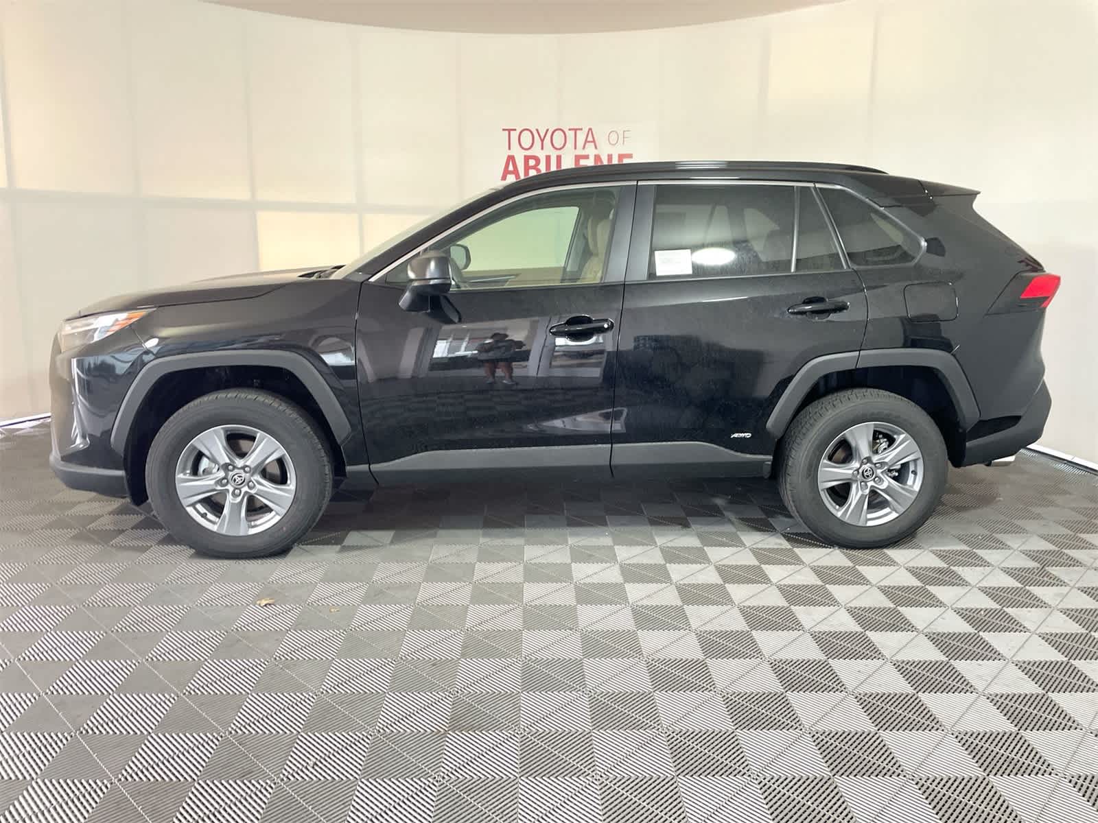 Thumbnail: 2025 Toyota RAV4 - 2