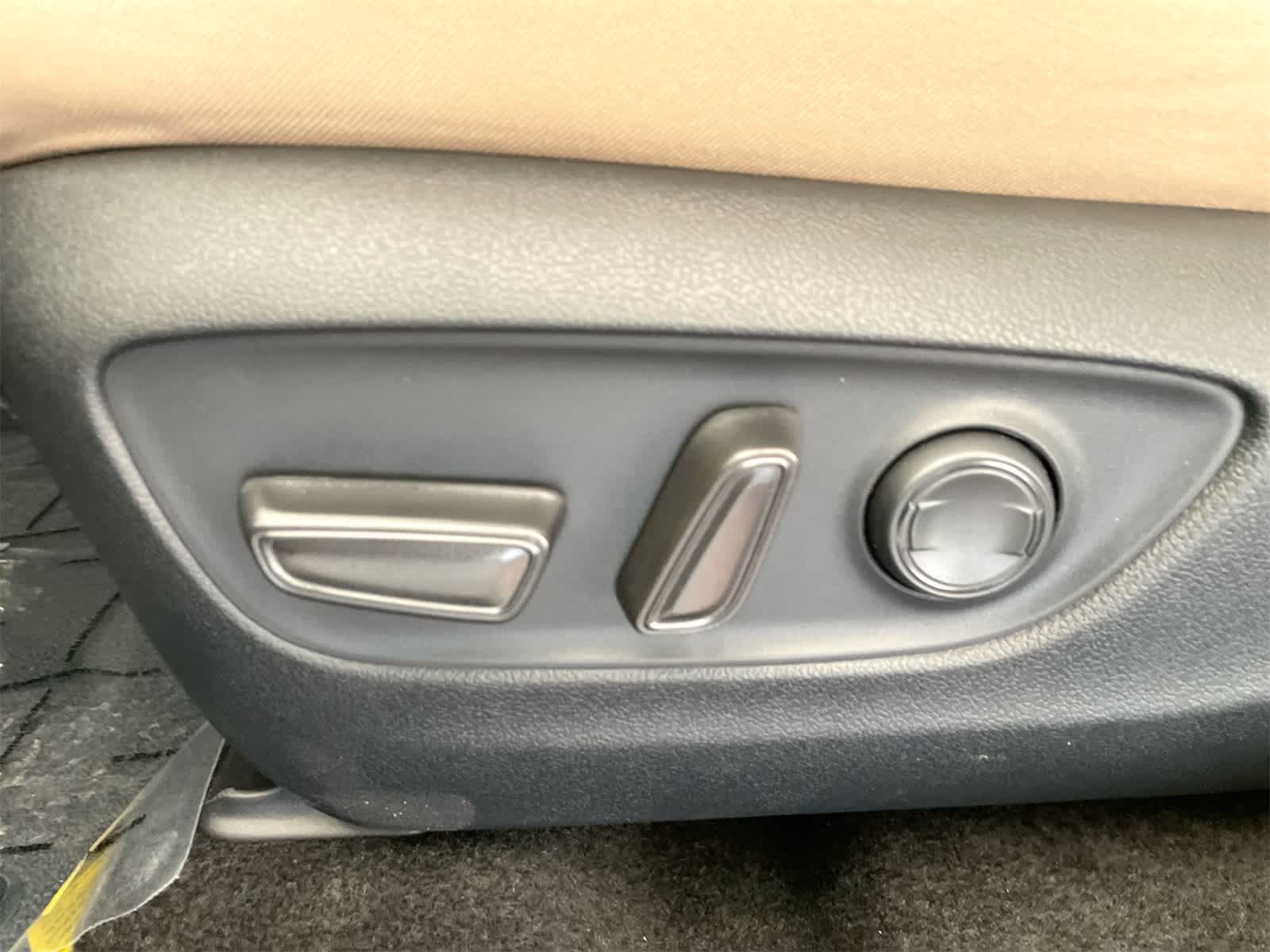 Thumbnail: 2025 Toyota RAV4 - 10