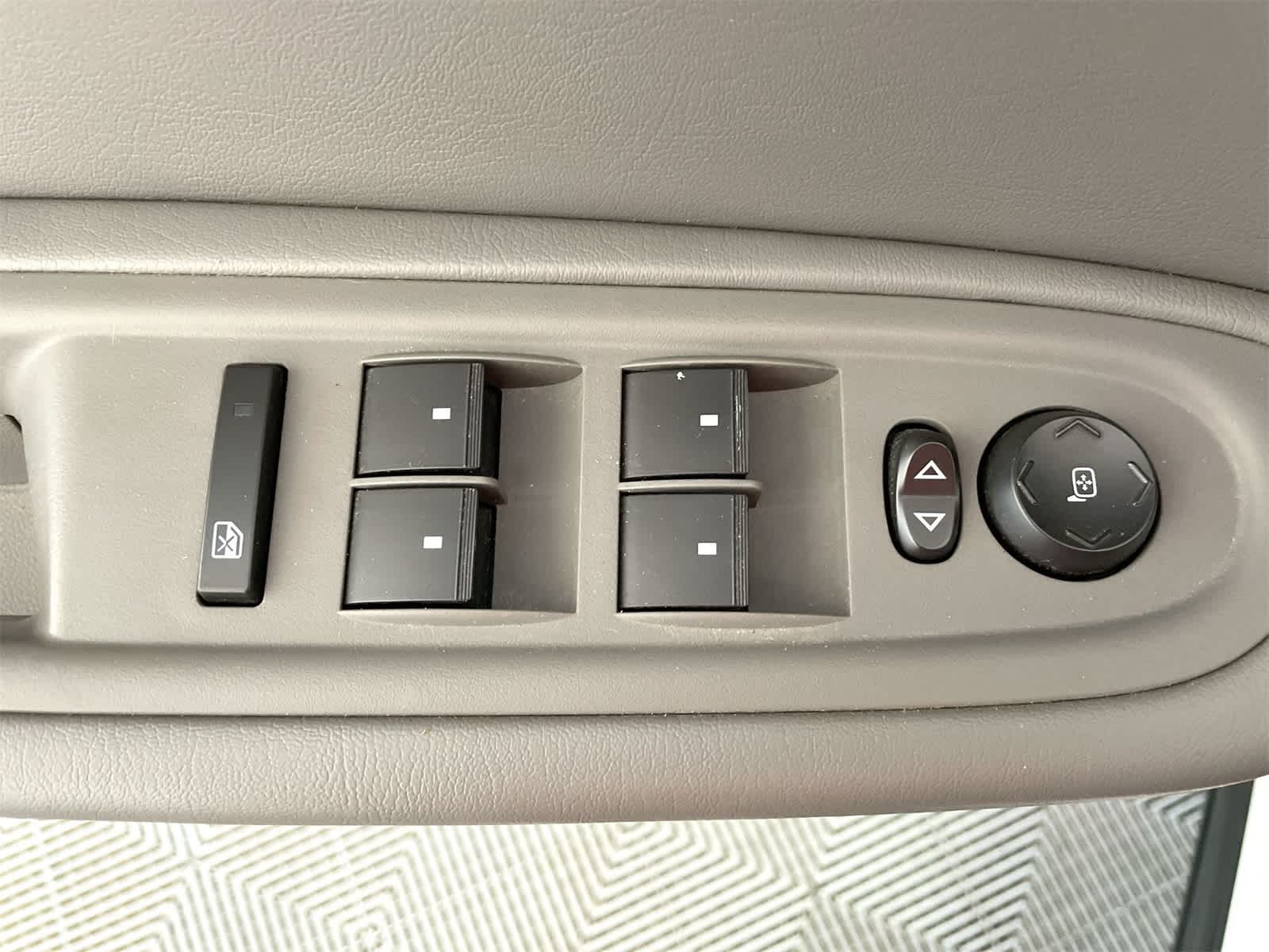 Thumbnail: 2014 Chevrolet Traverse - 12