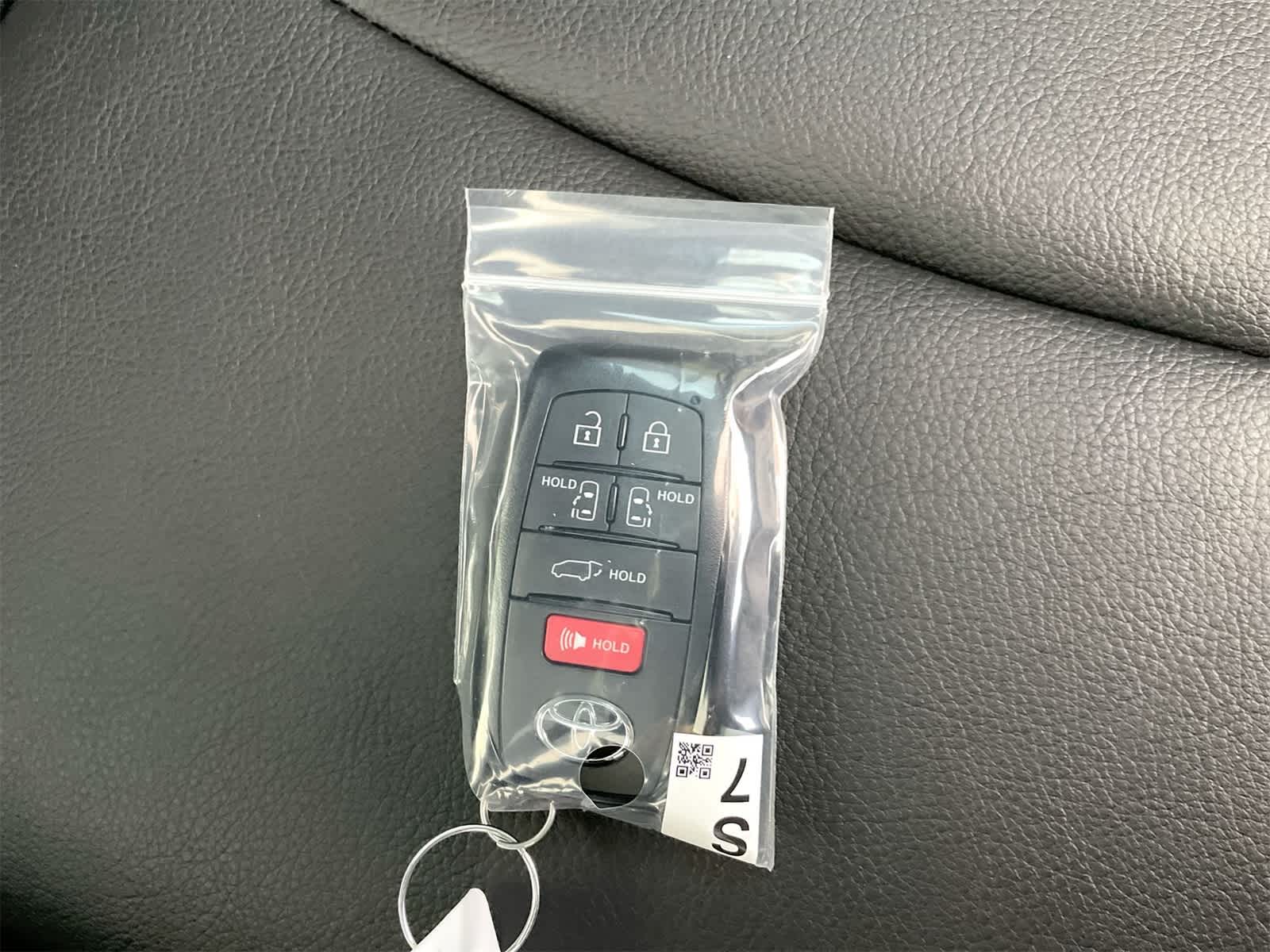 Thumbnail: 2026 Toyota Sienna - 29