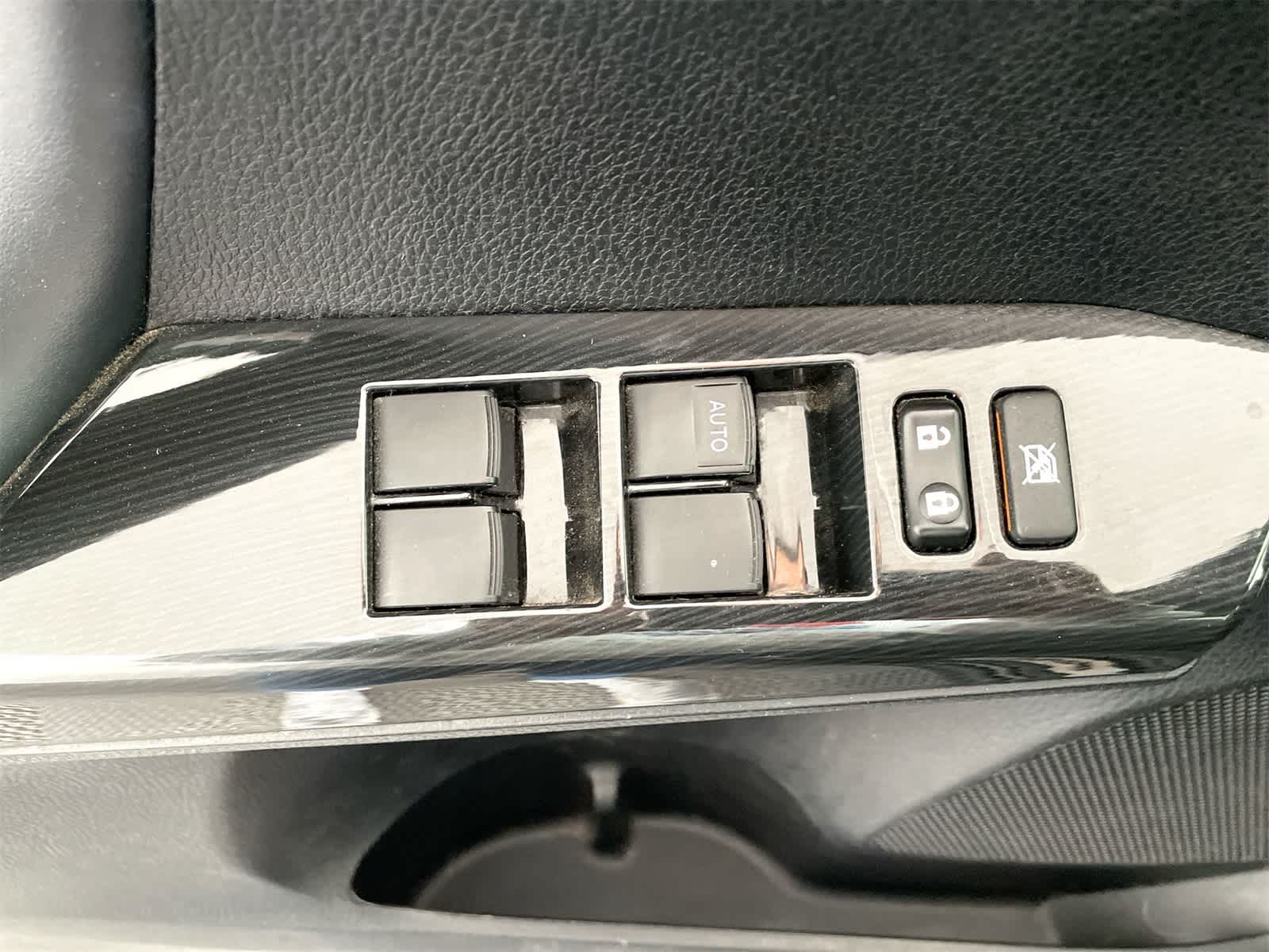 Thumbnail: 2018 Toyota RAV4 - 11