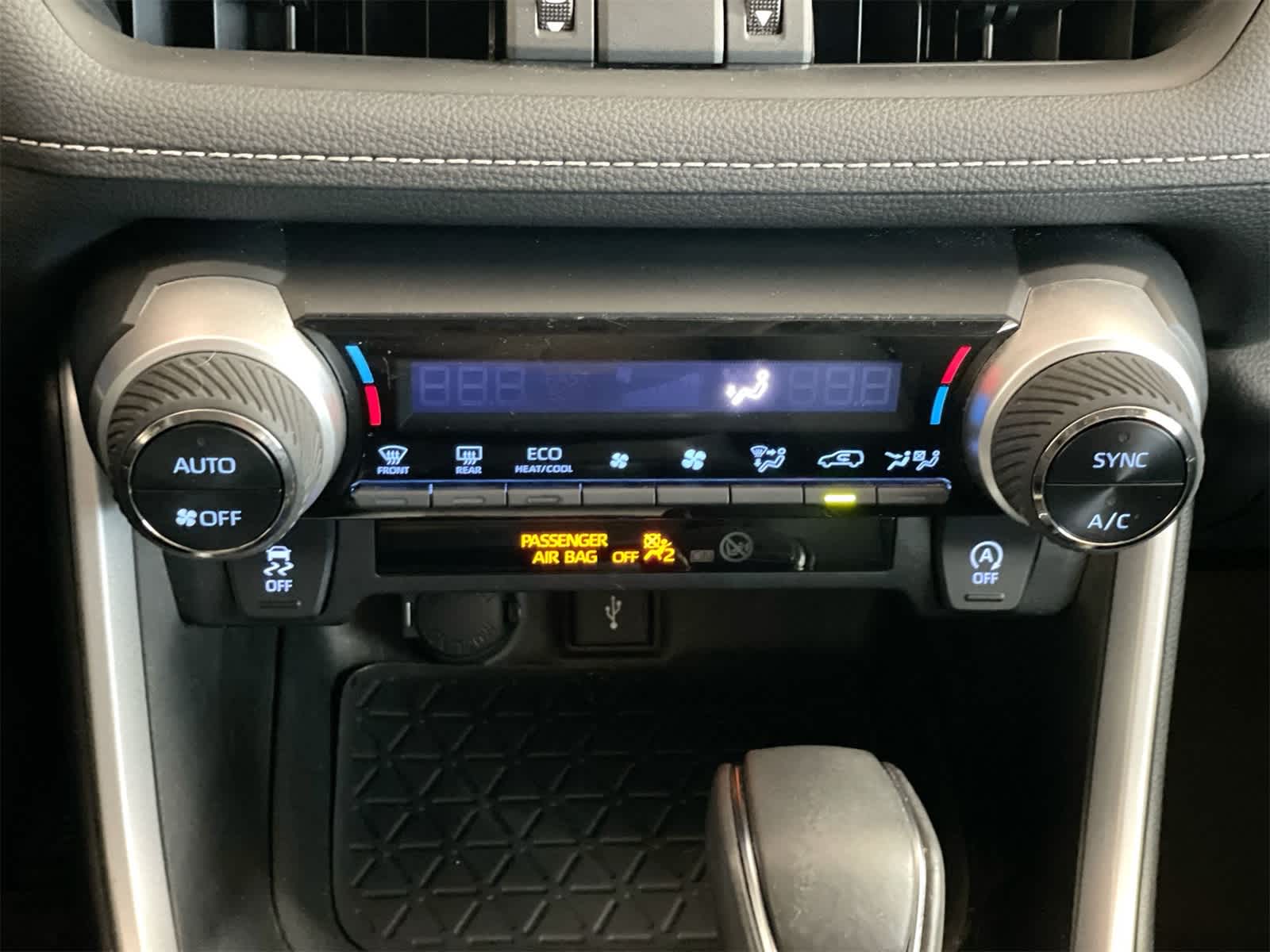 Thumbnail: 2020 Toyota RAV4 - 21