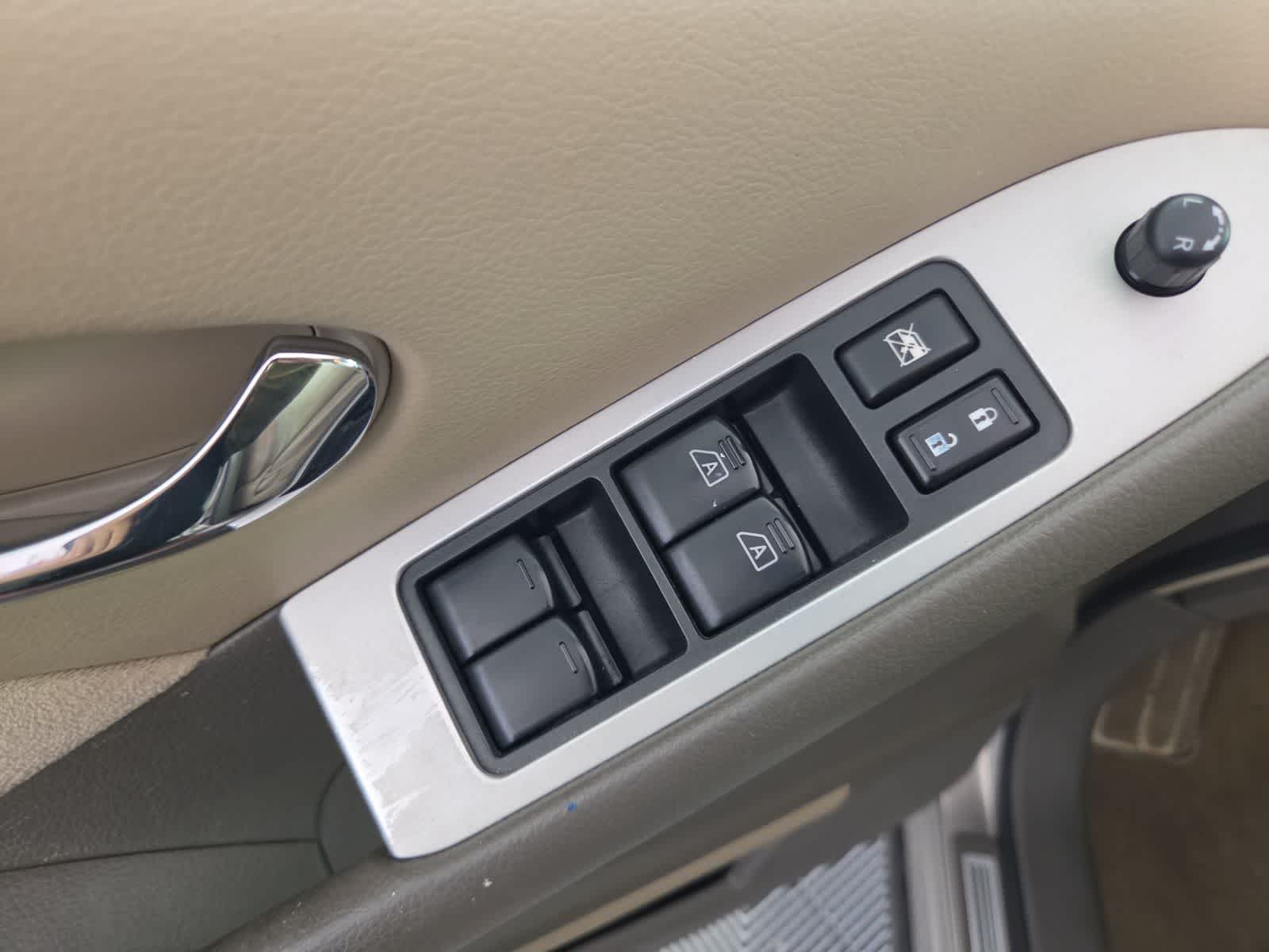 Thumbnail: 2010 Nissan Murano - 10