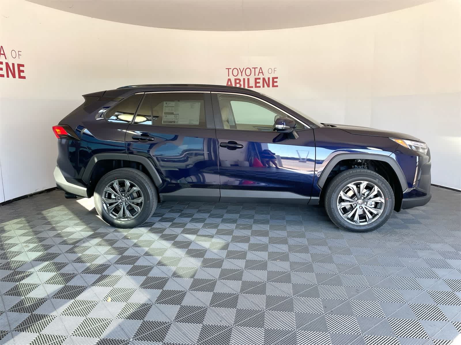Thumbnail: 2025 Toyota RAV4 - 8