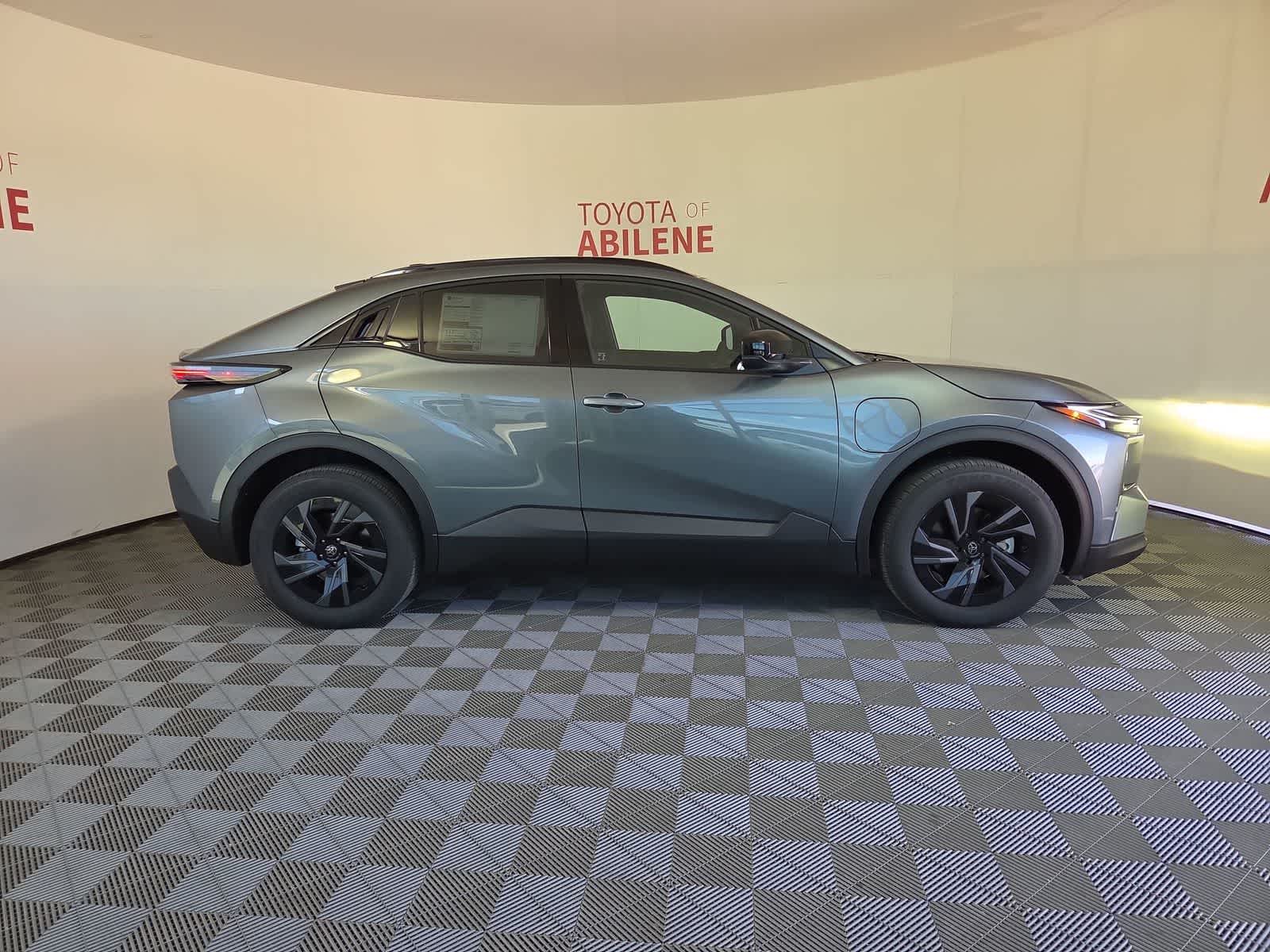 Thumbnail: 2026 Toyota C-HR - 8