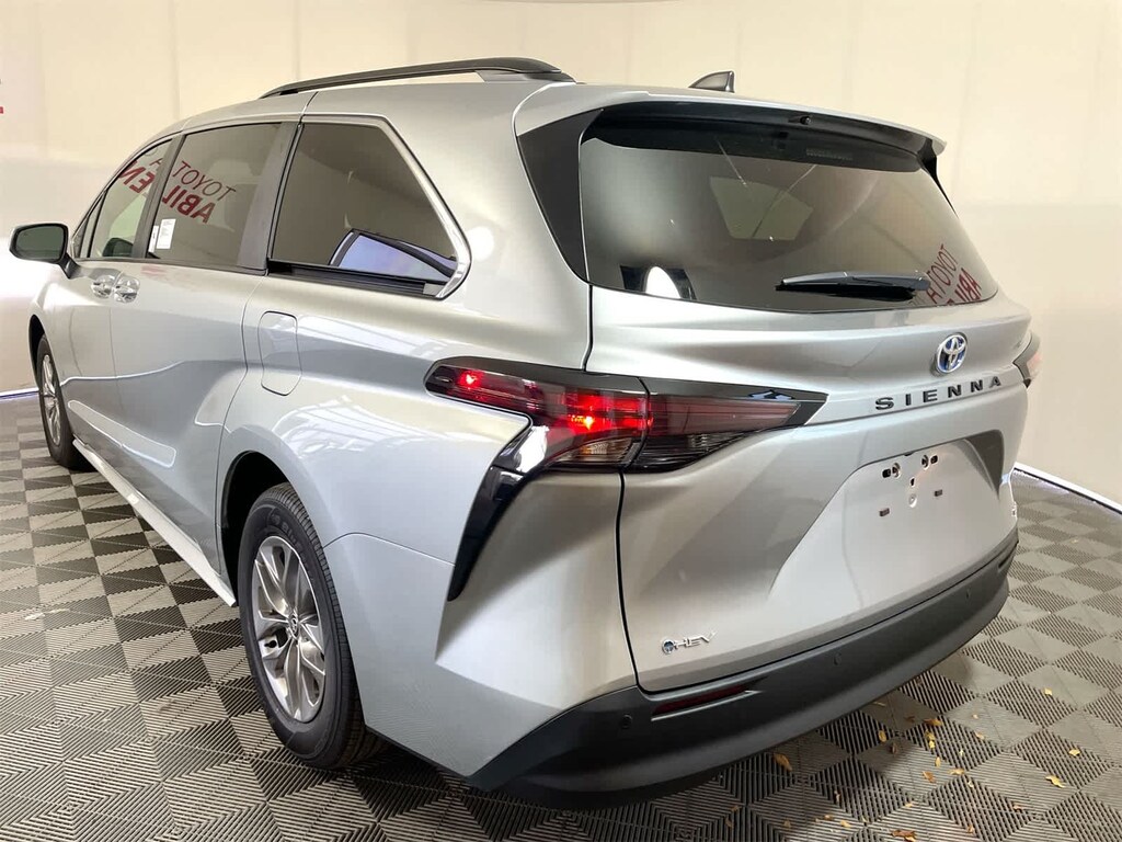New 2025 Toyota Sienna XLE Van