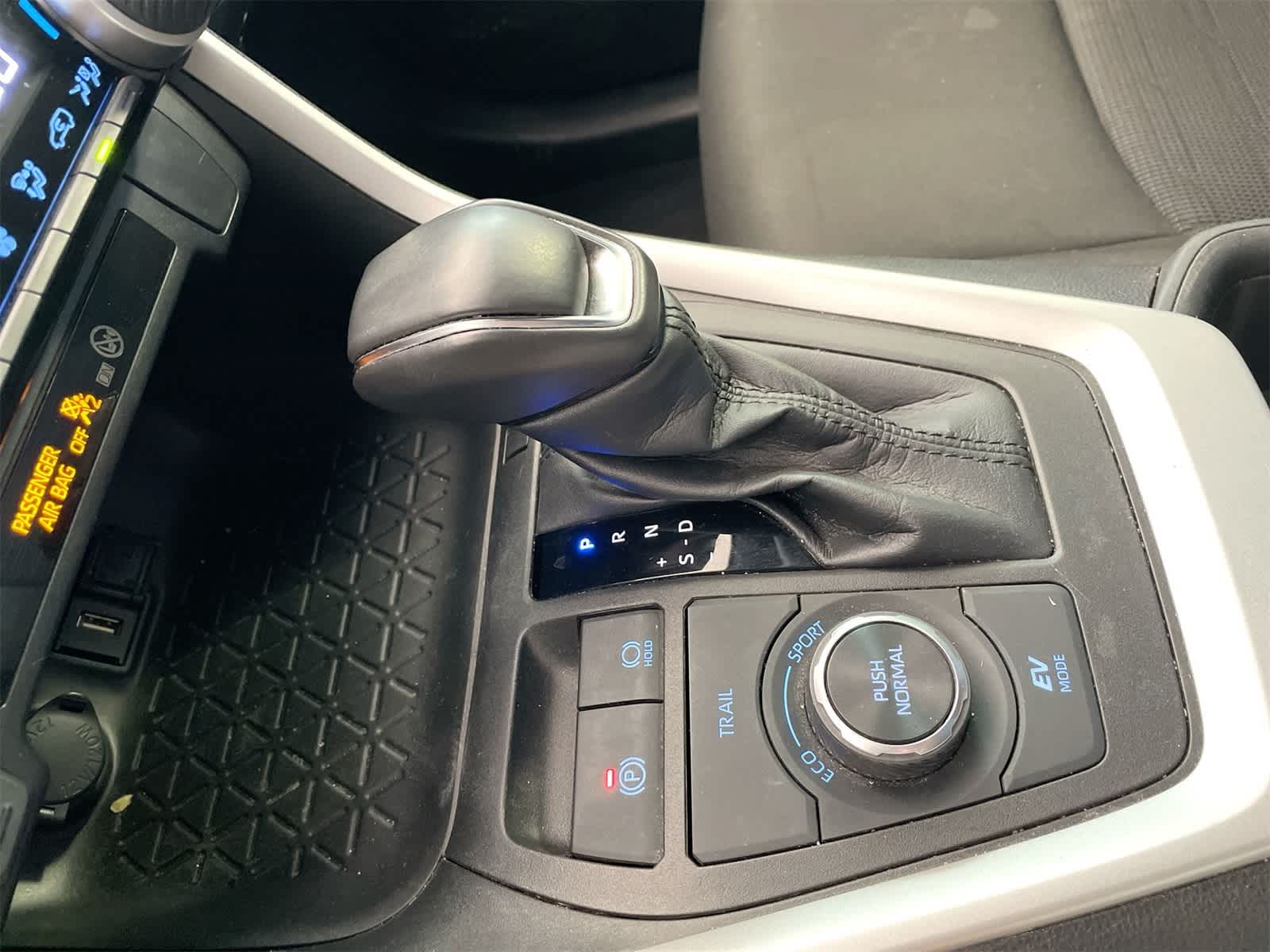 Thumbnail: 2022 Toyota RAV4 - 22