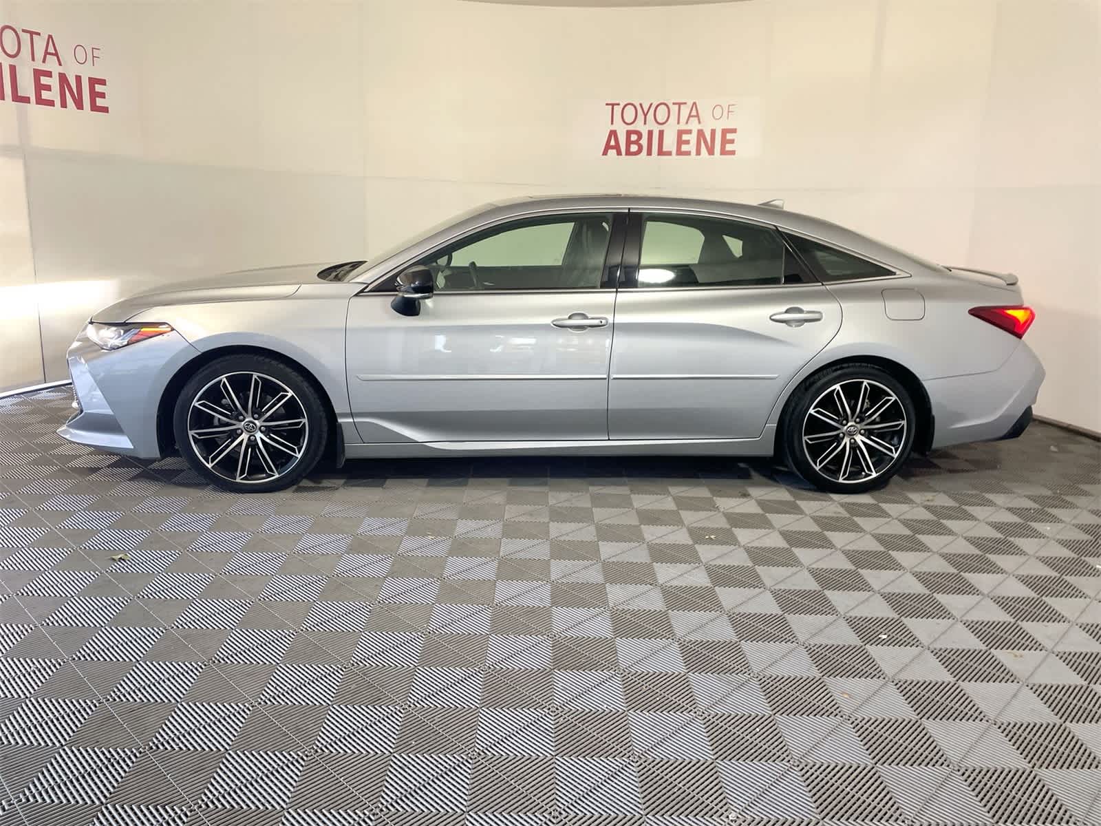 Thumbnail: 2020 Toyota Avalon - 2