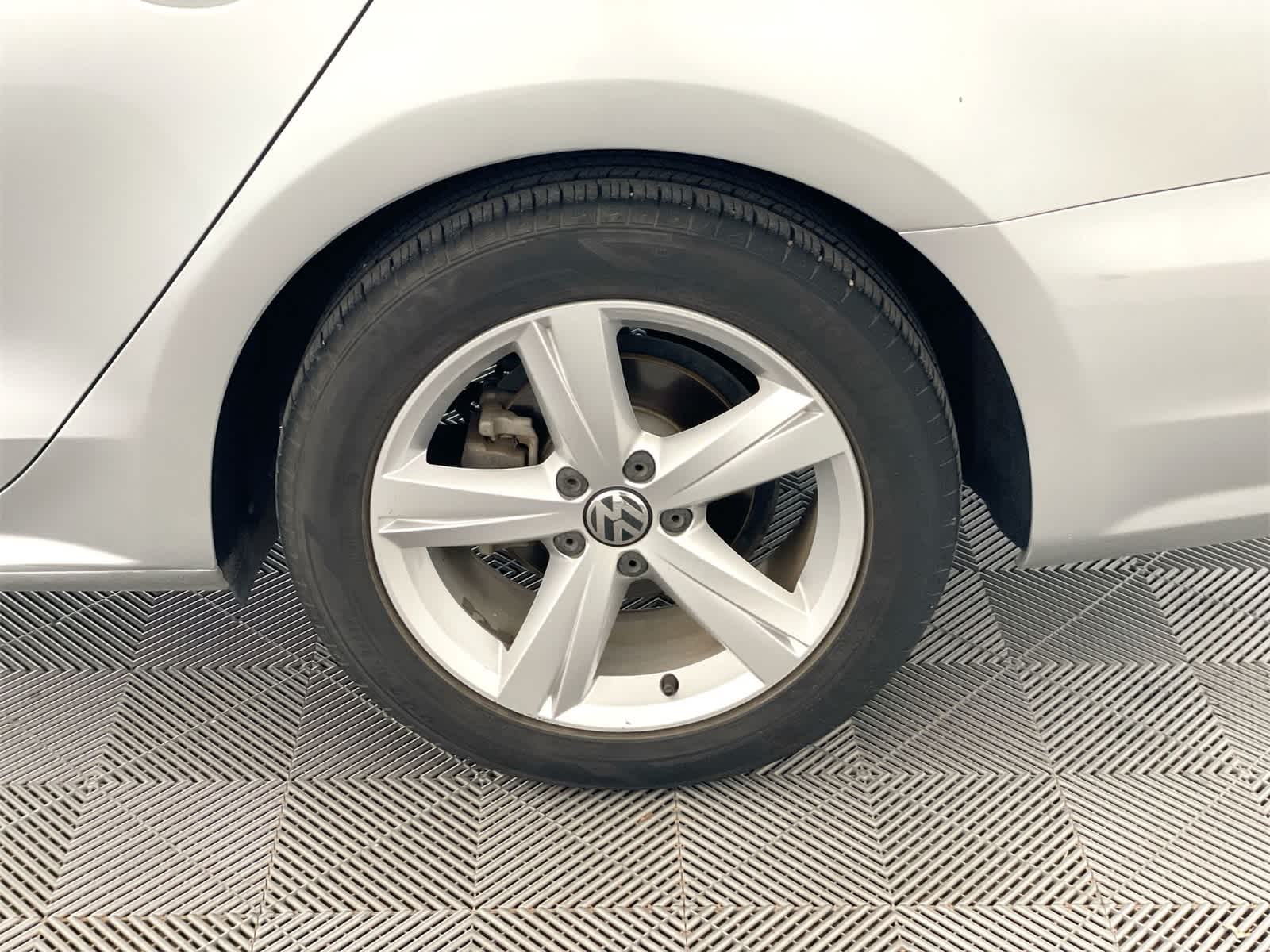 Thumbnail: 2014 Volkswagen Passat - 24