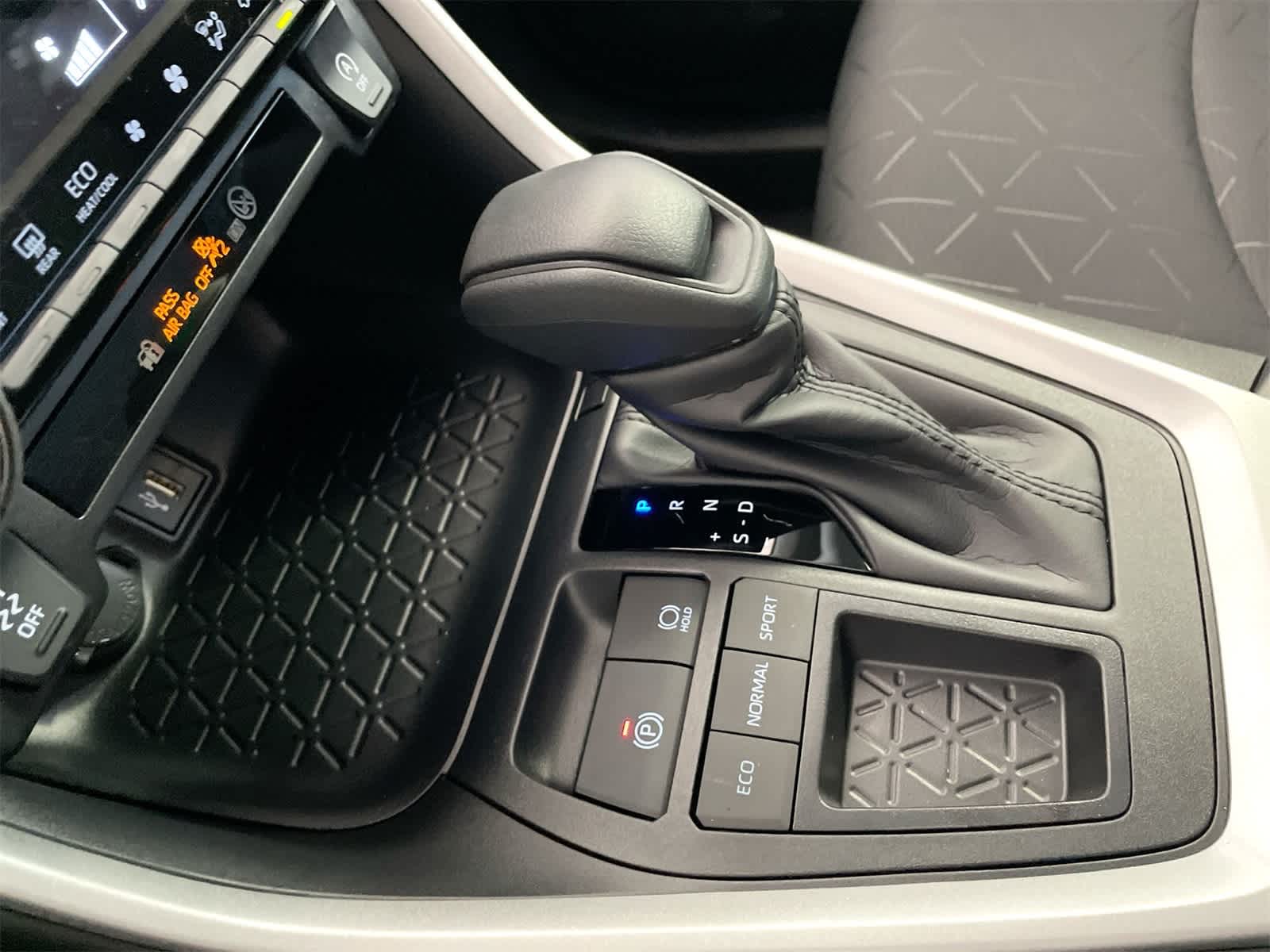 Thumbnail: 2025 Toyota RAV4 - 23