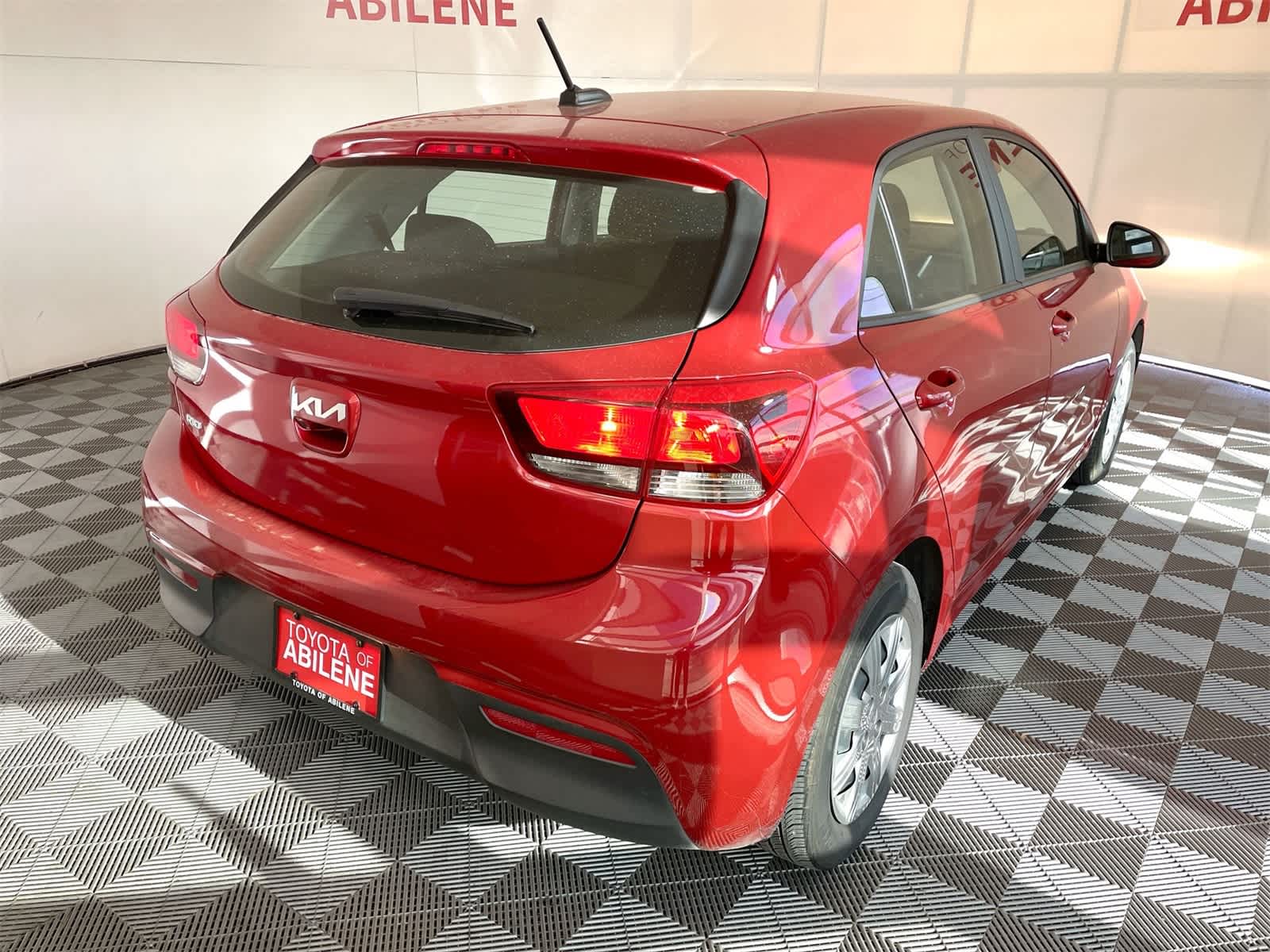 Thumbnail: 2023 Kia Rio - 6