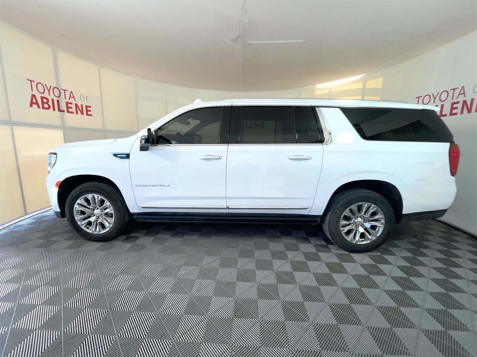 Thumbnail: 2023 GMC Yukon XL - 2