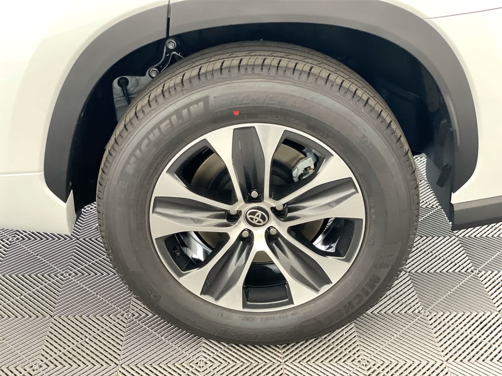 Thumbnail: 2025 Toyota Highlander - 27