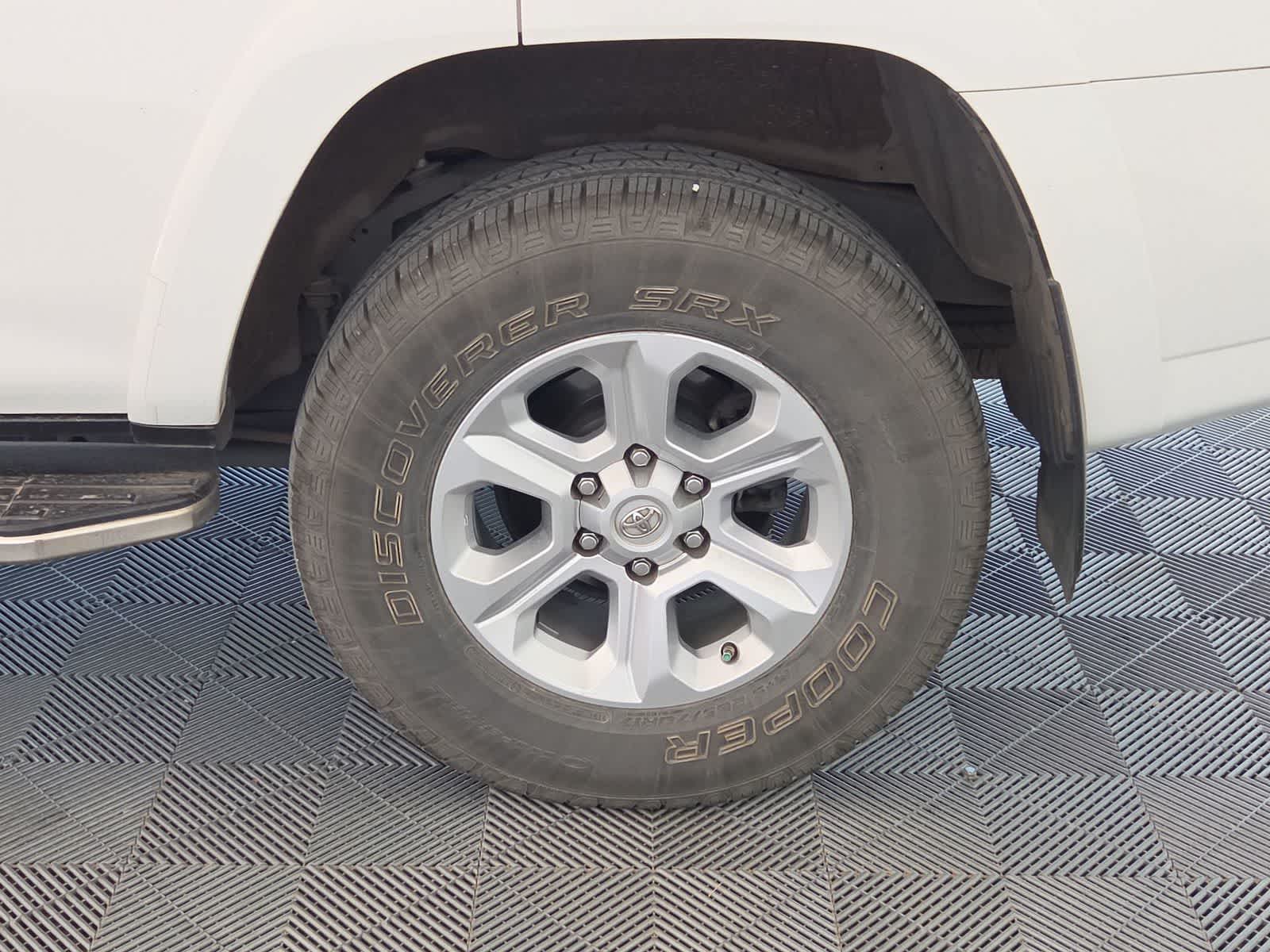 Thumbnail: 2019 Toyota 4Runner - 25