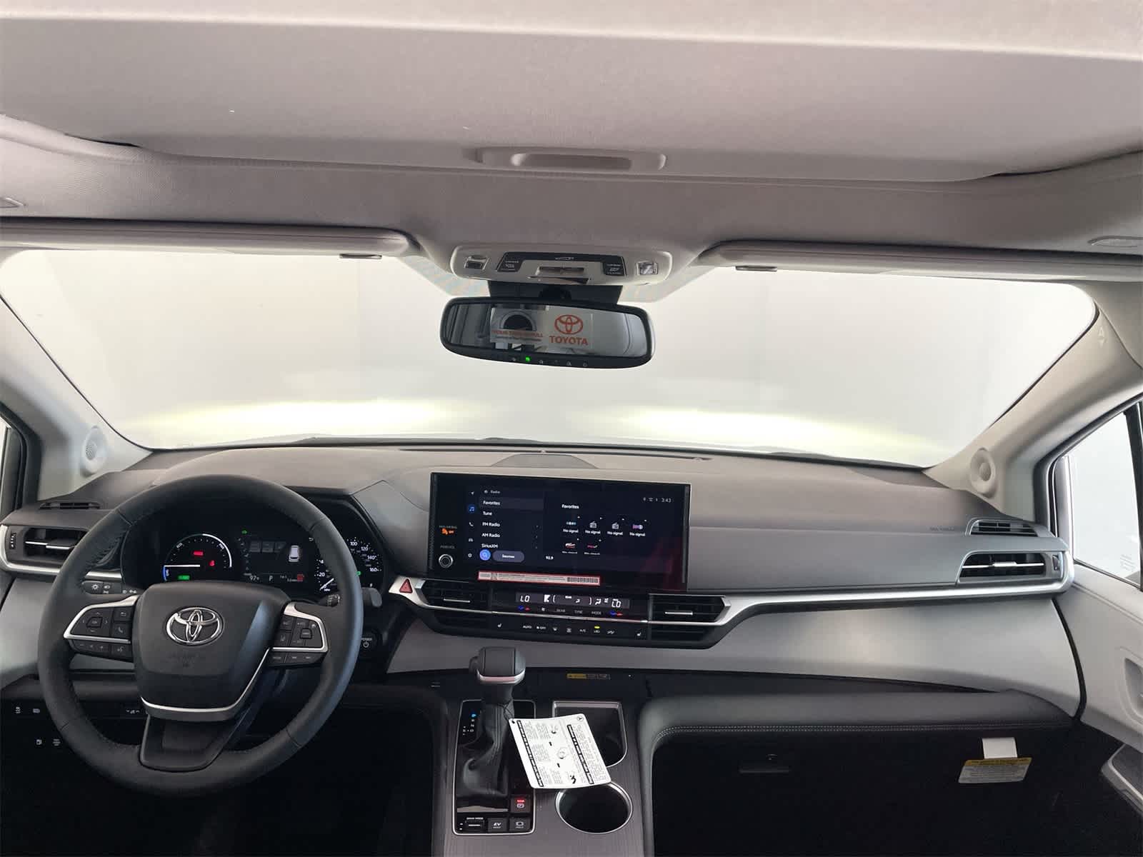 2025 Toyota Sienna XLE 18