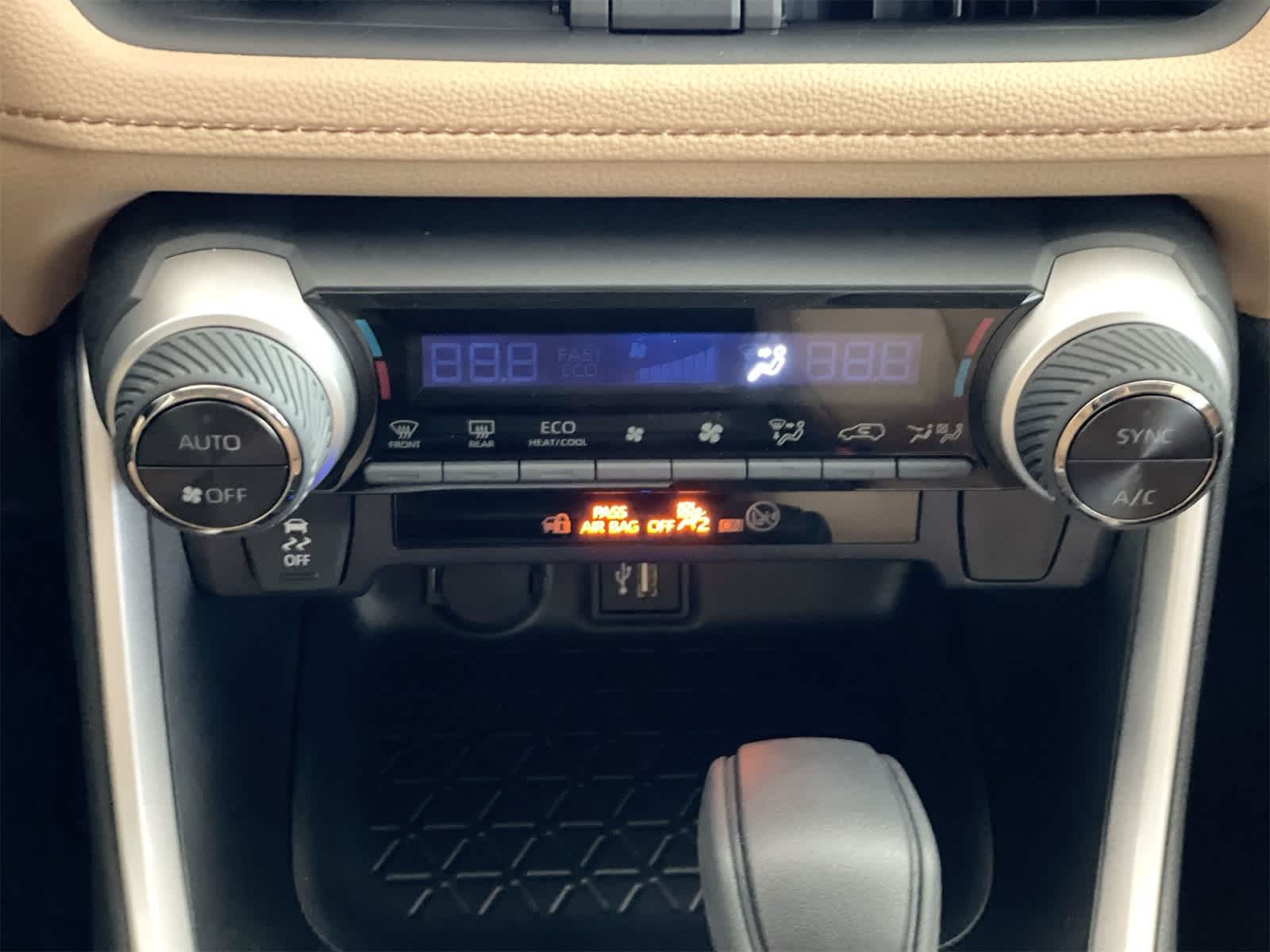 Thumbnail: 2025 Toyota RAV4 - 21