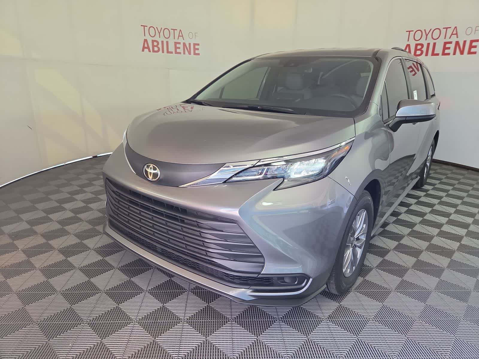 Thumbnail: 2026 Toyota Sienna - 1