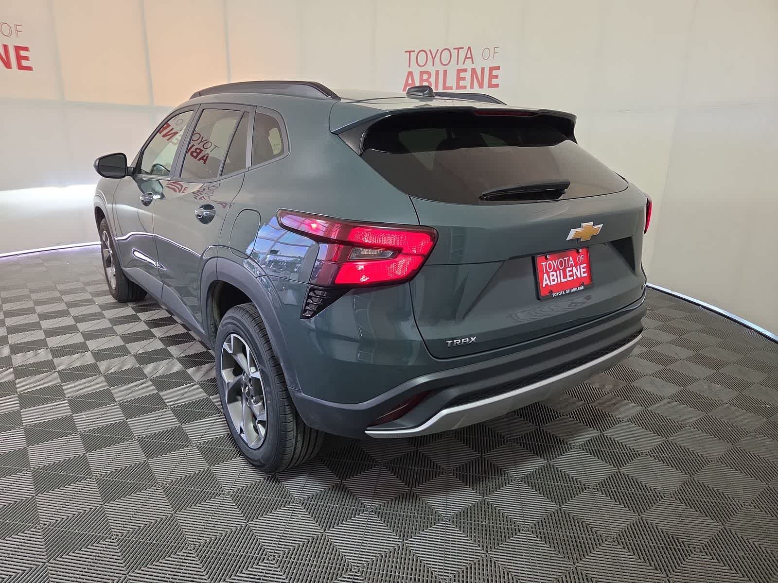 Thumbnail: 2025 Chevrolet Trax - 3