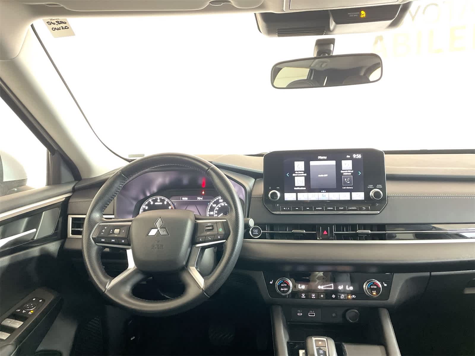 Thumbnail: 2024 Mitsubishi Outlander - 17