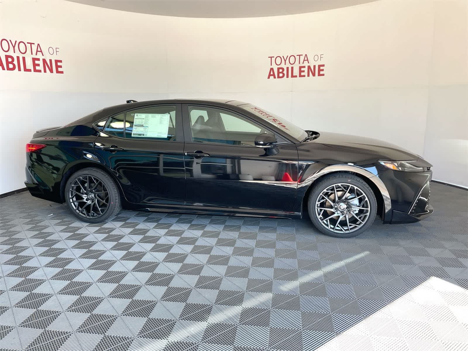 2025 Toyota Camry XSE 8