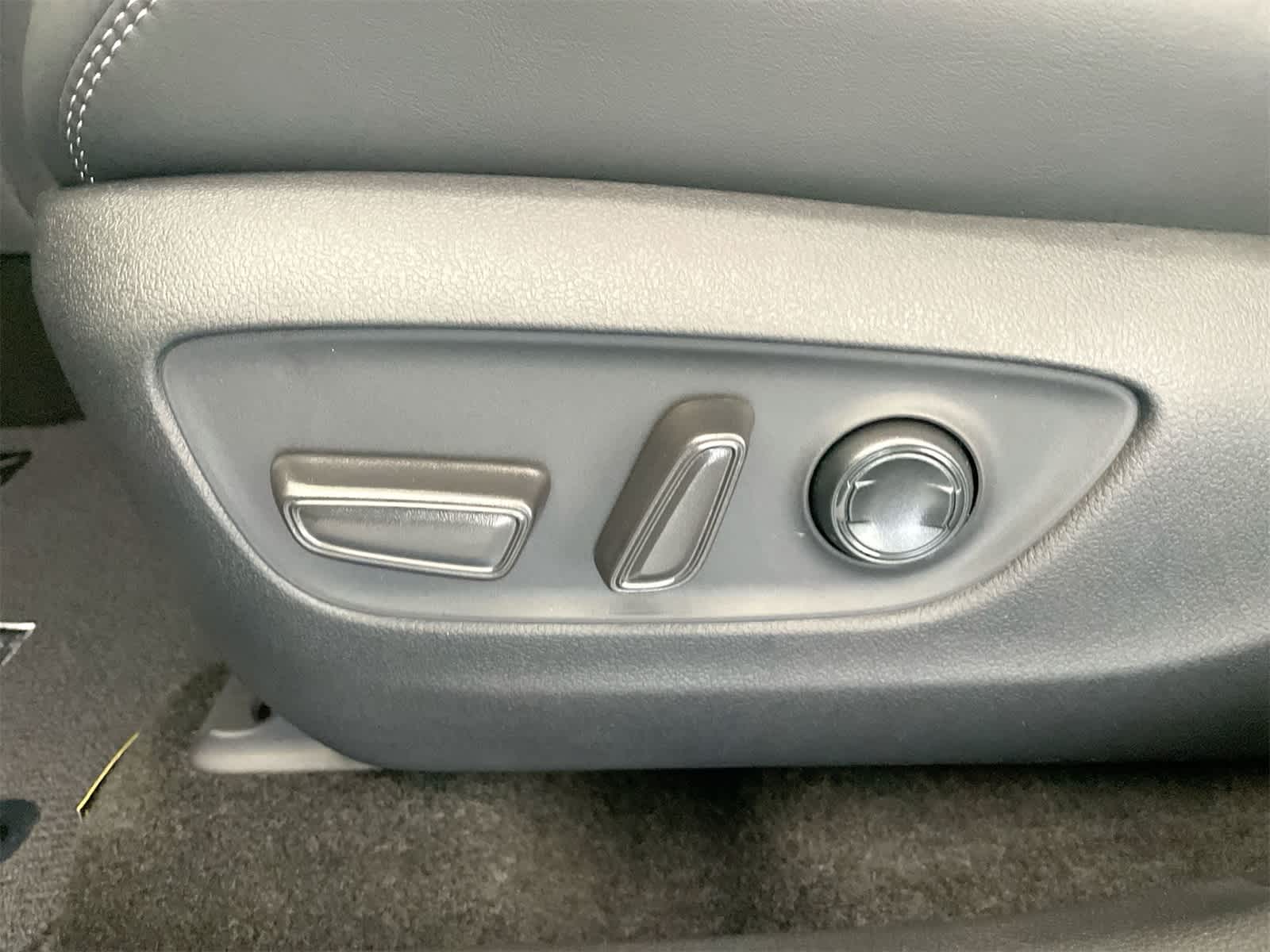 Thumbnail: 2025 Toyota RAV4 - 11