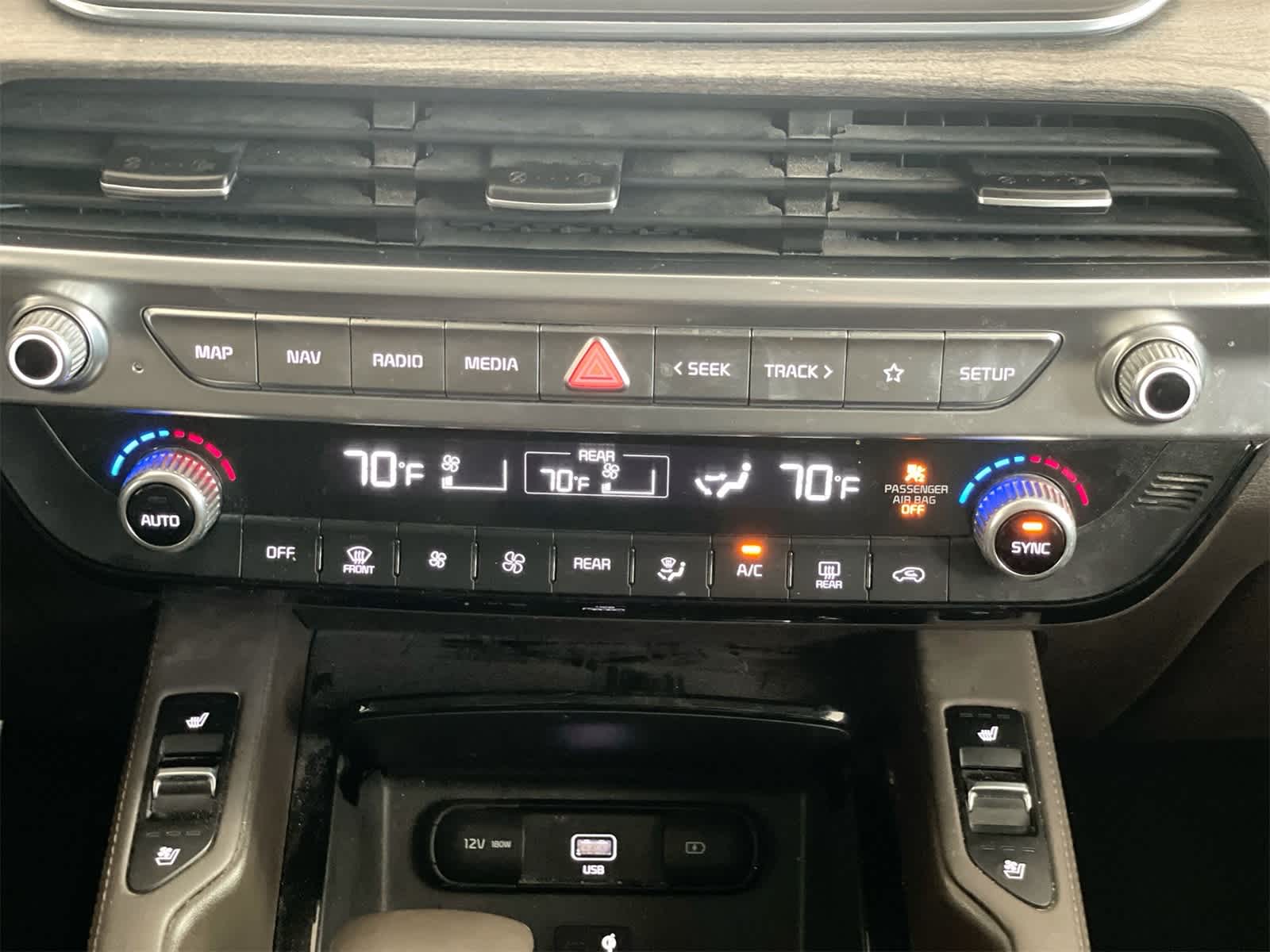 Thumbnail: 2020 Kia Telluride - 23