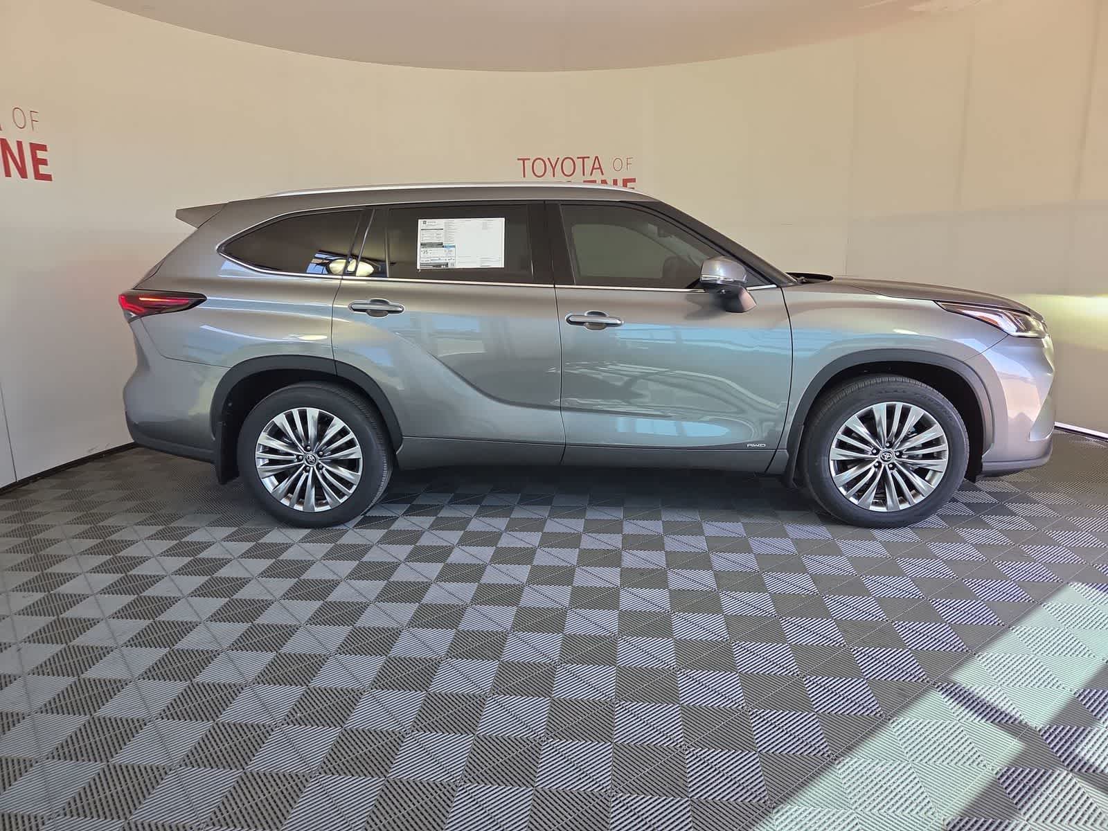Thumbnail: 2026 Toyota Highlander - 8