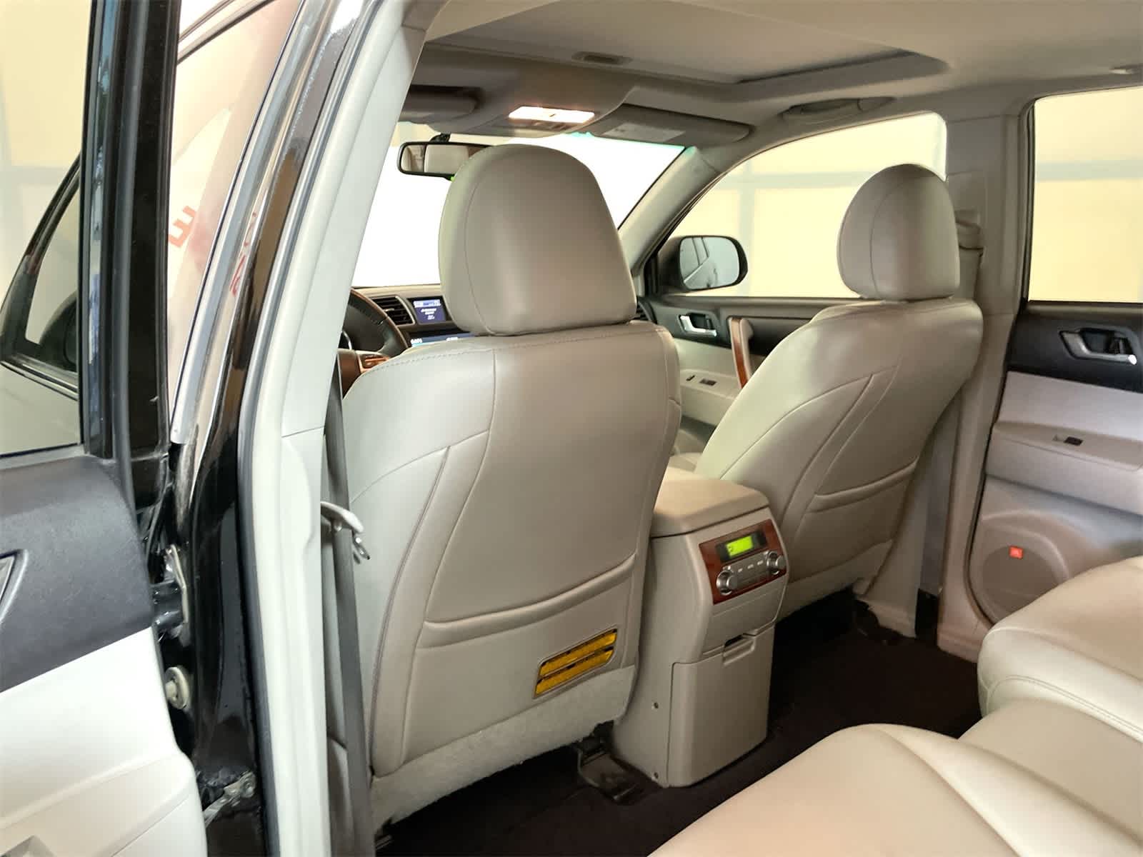 Thumbnail: 2011 Toyota Highlander - 13