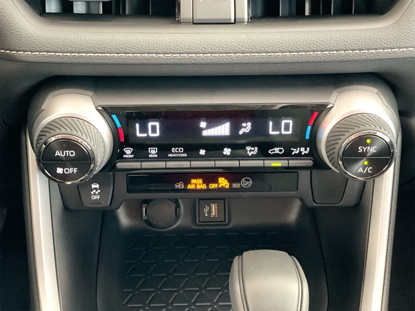 Thumbnail: 2025 Toyota RAV4 - 22