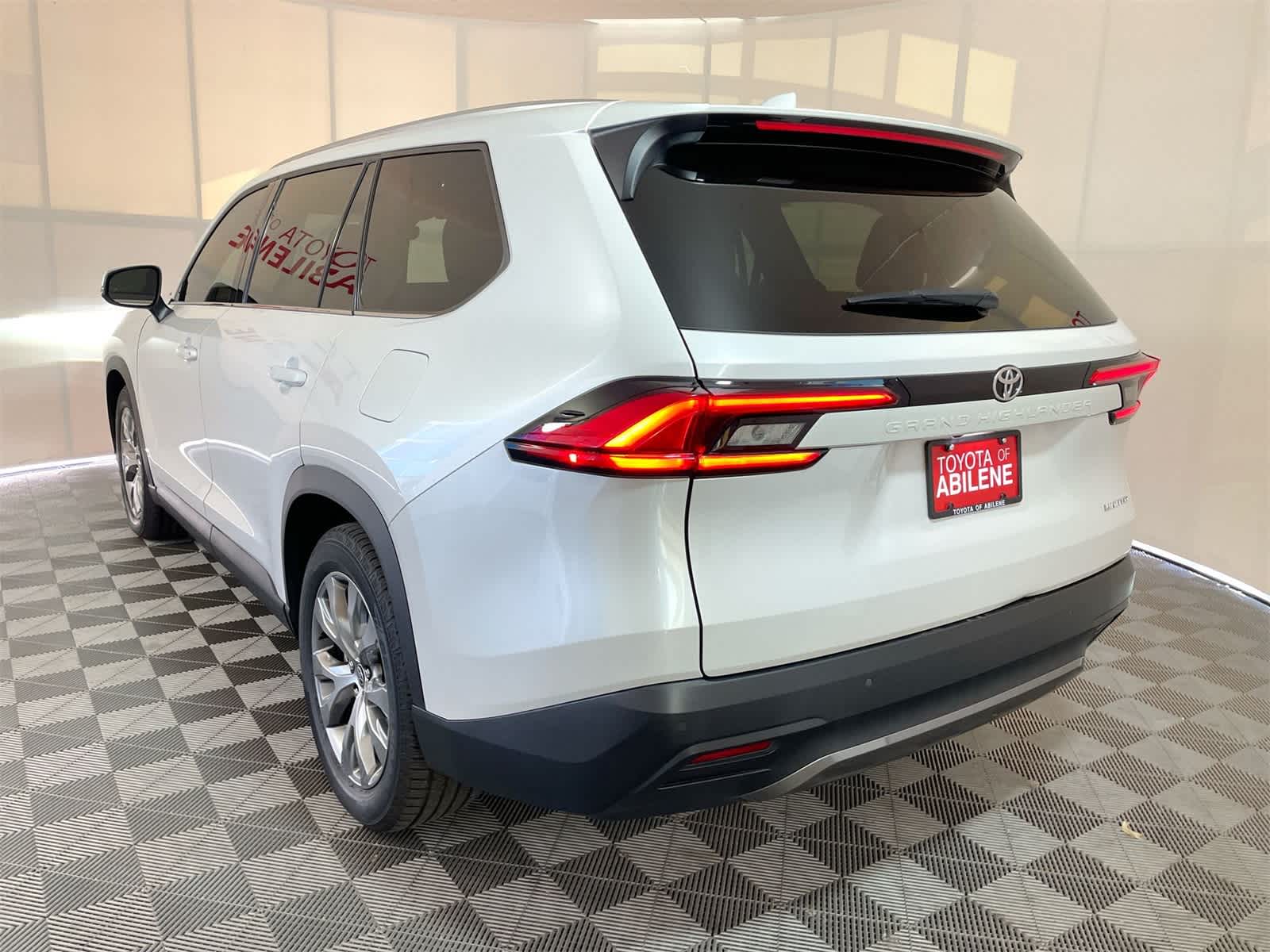 Thumbnail: 2024 Toyota Grand Highlander - 3