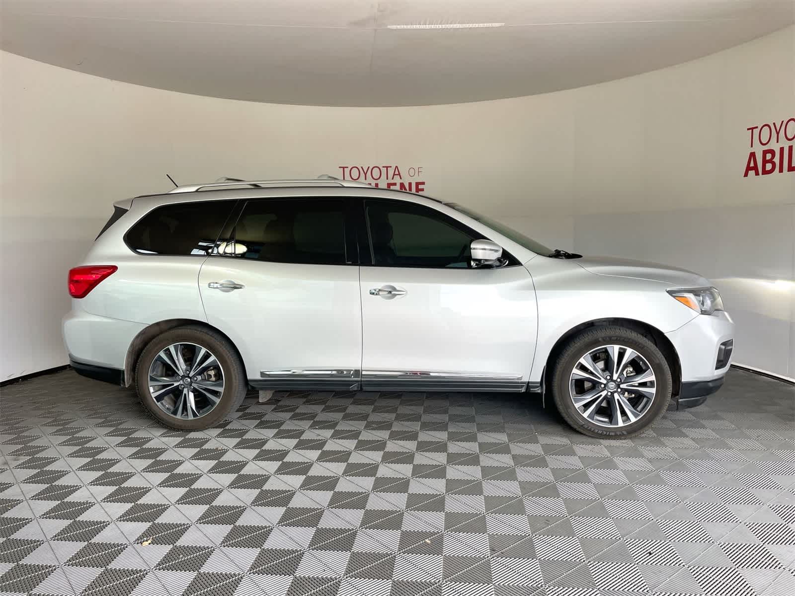 Thumbnail: 2018 Nissan Pathfinder - 8