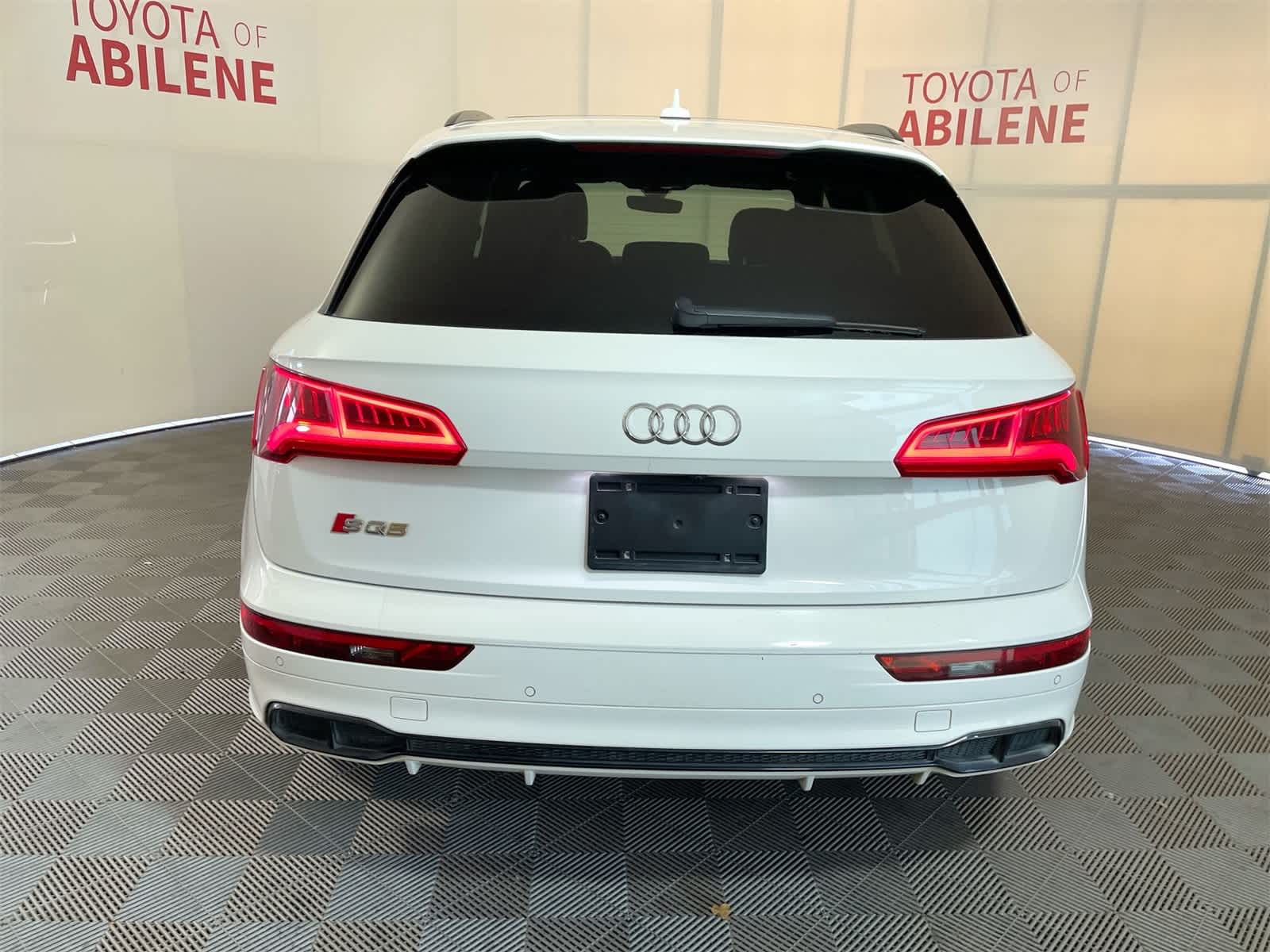 Thumbnail: 2020 Audi SQ5 - 4