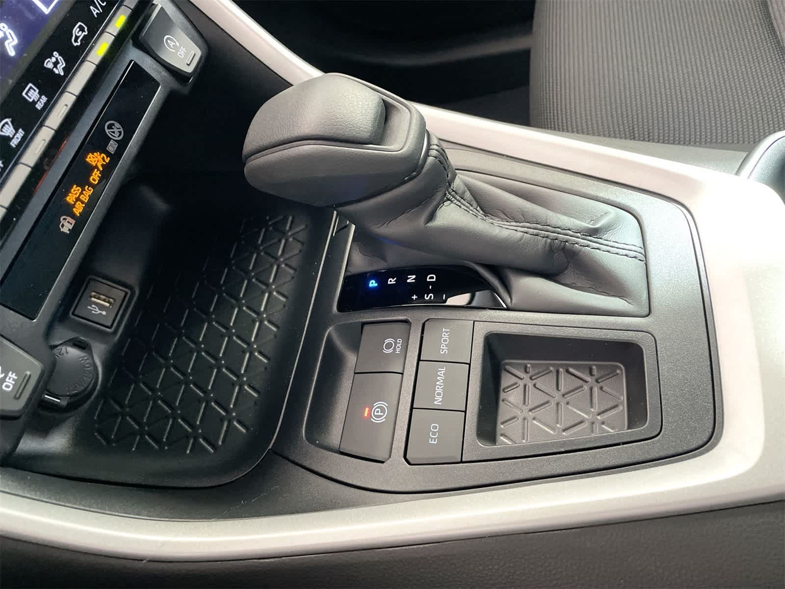 Thumbnail: 2025 Toyota RAV4 - 22