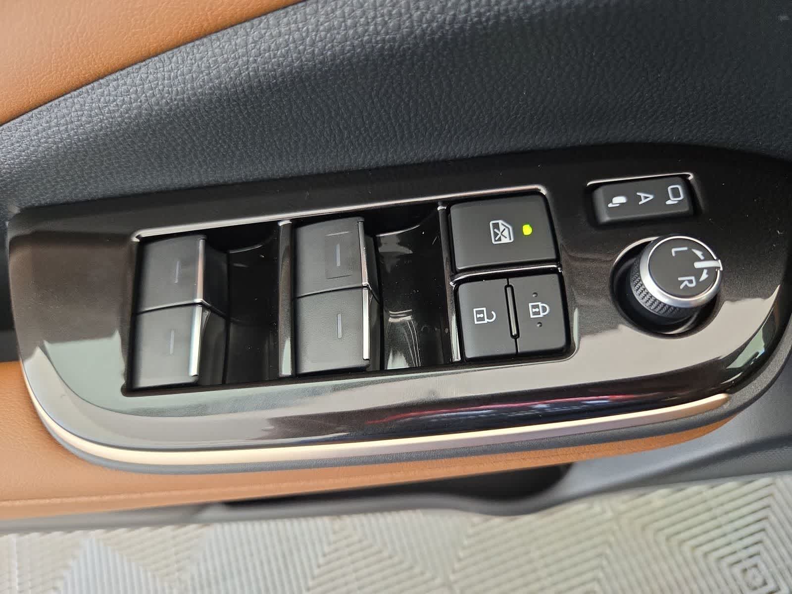 Thumbnail: 2026 Toyota Crown Signia - 12