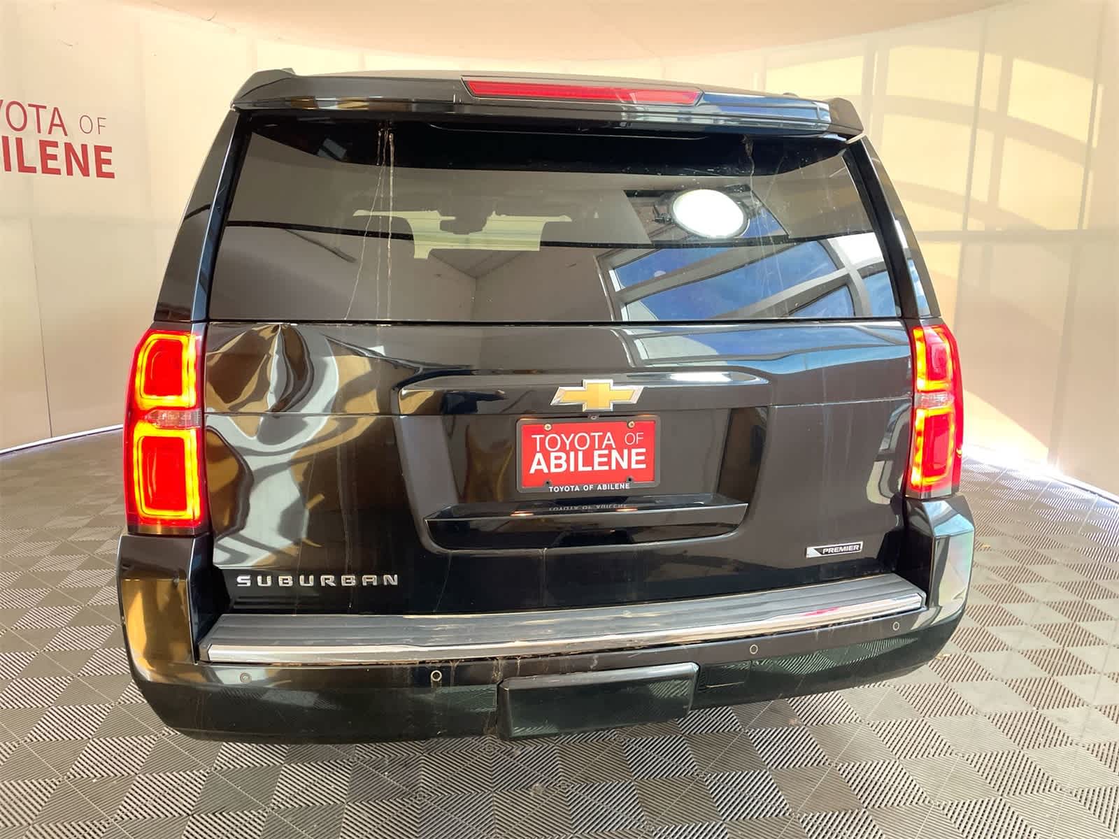 Thumbnail: 2017 Chevrolet Suburban - 4