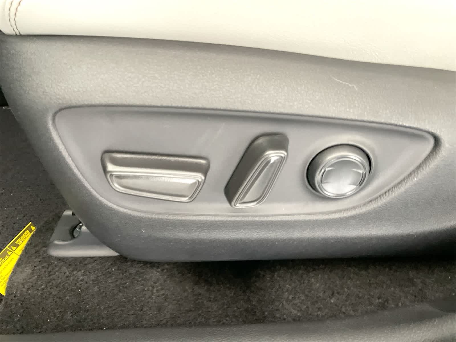 Thumbnail: 2025 Toyota RAV4 - 11