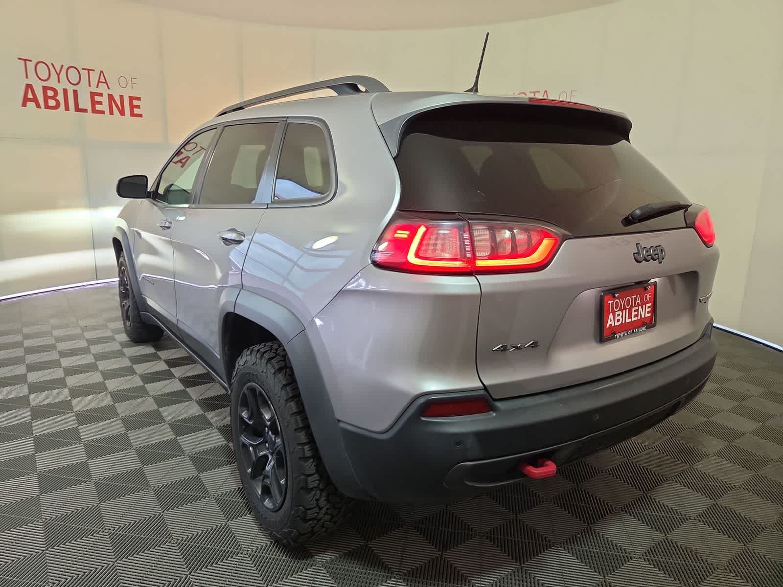 Thumbnail: 2019 Jeep Cherokee - 3