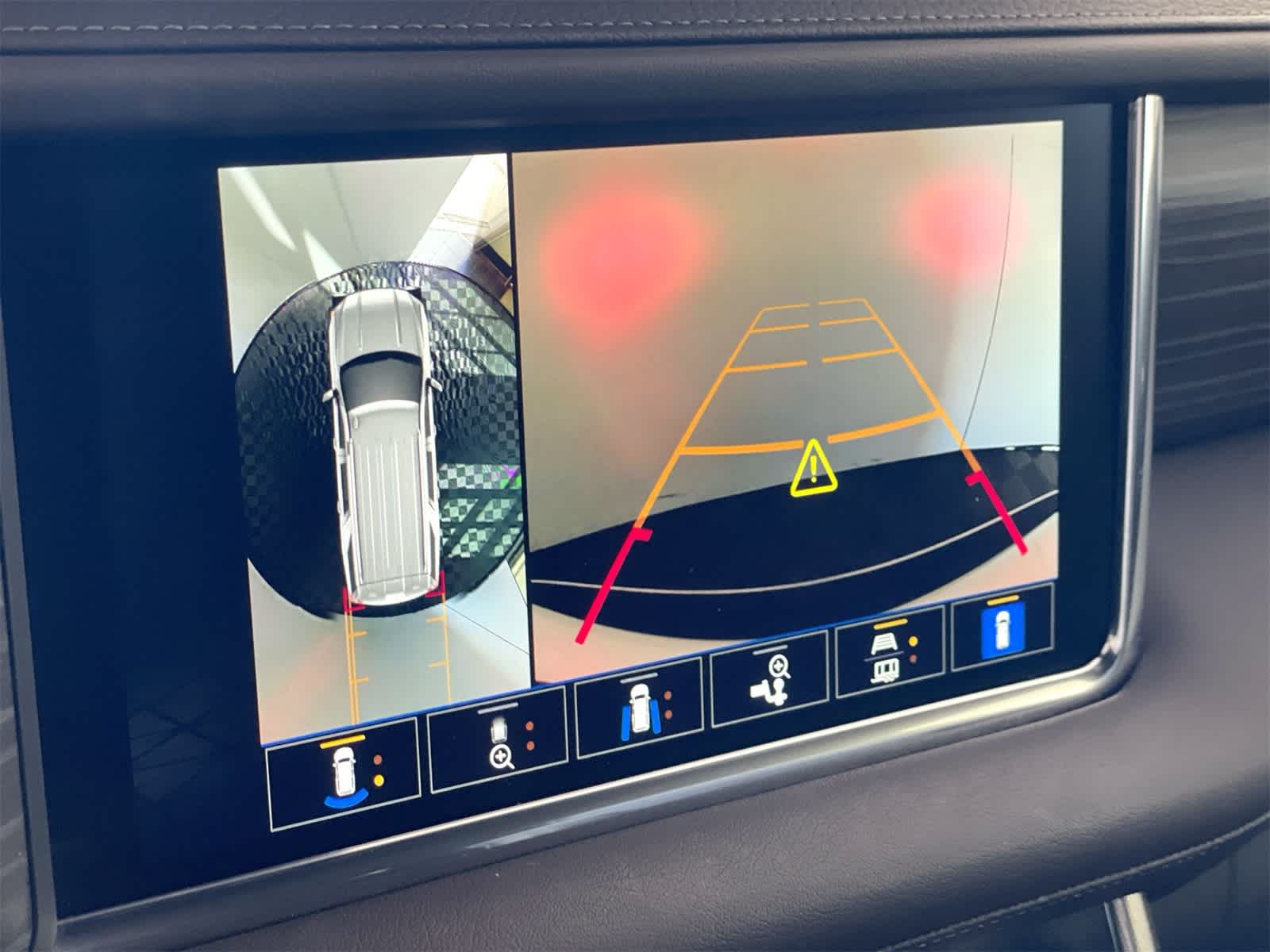 Thumbnail: 2023 GMC Yukon XL - 21